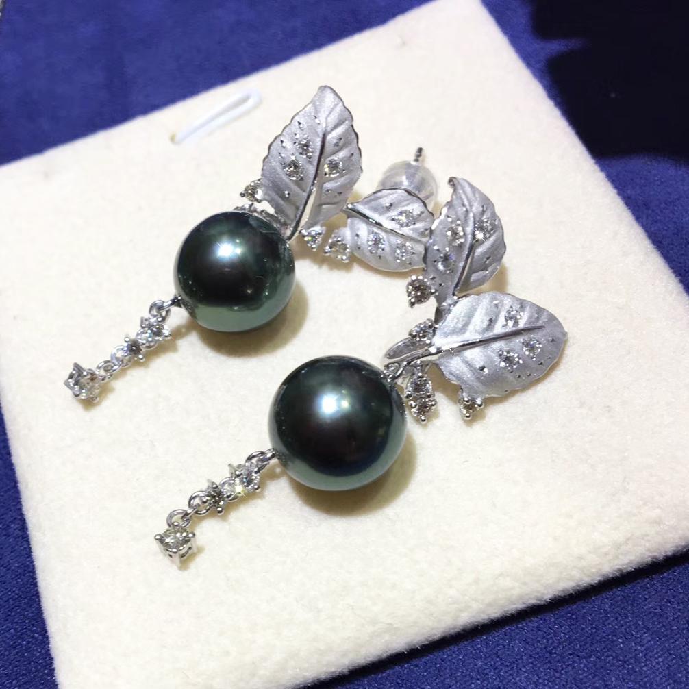 Diamond Dust Leaf Tahitian Pearl Earrings in 18K White Gold In New Condition In New York, NY
