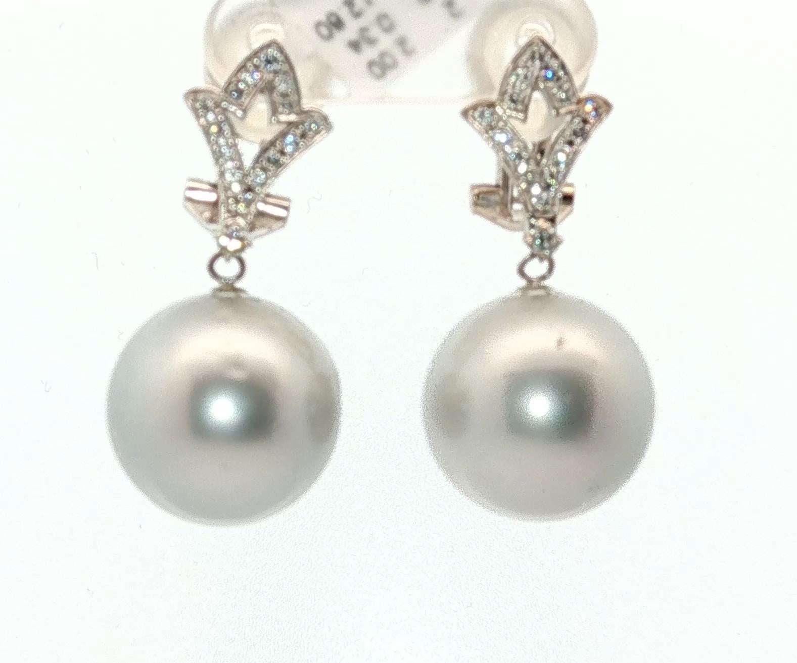 Taglio rotondo 18K White Gold 14.5mm Silver Tahitian South Sea Pearl & Diamond Drop Earrings in vendita