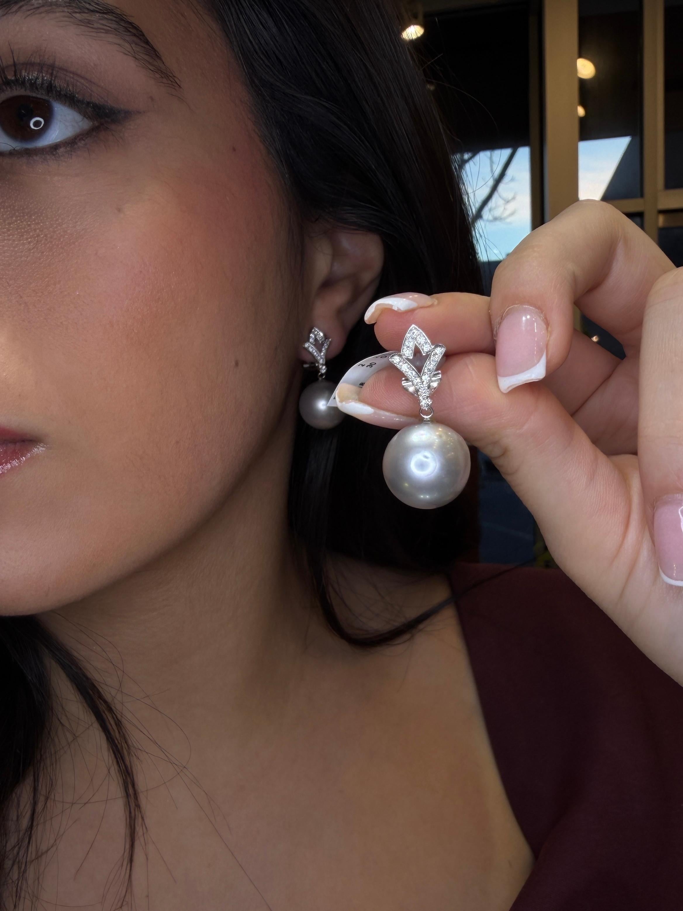 18K White Gold 14.5mm Silver Tahitian South Sea Pearl & Diamond Drop Earrings in vendita 3