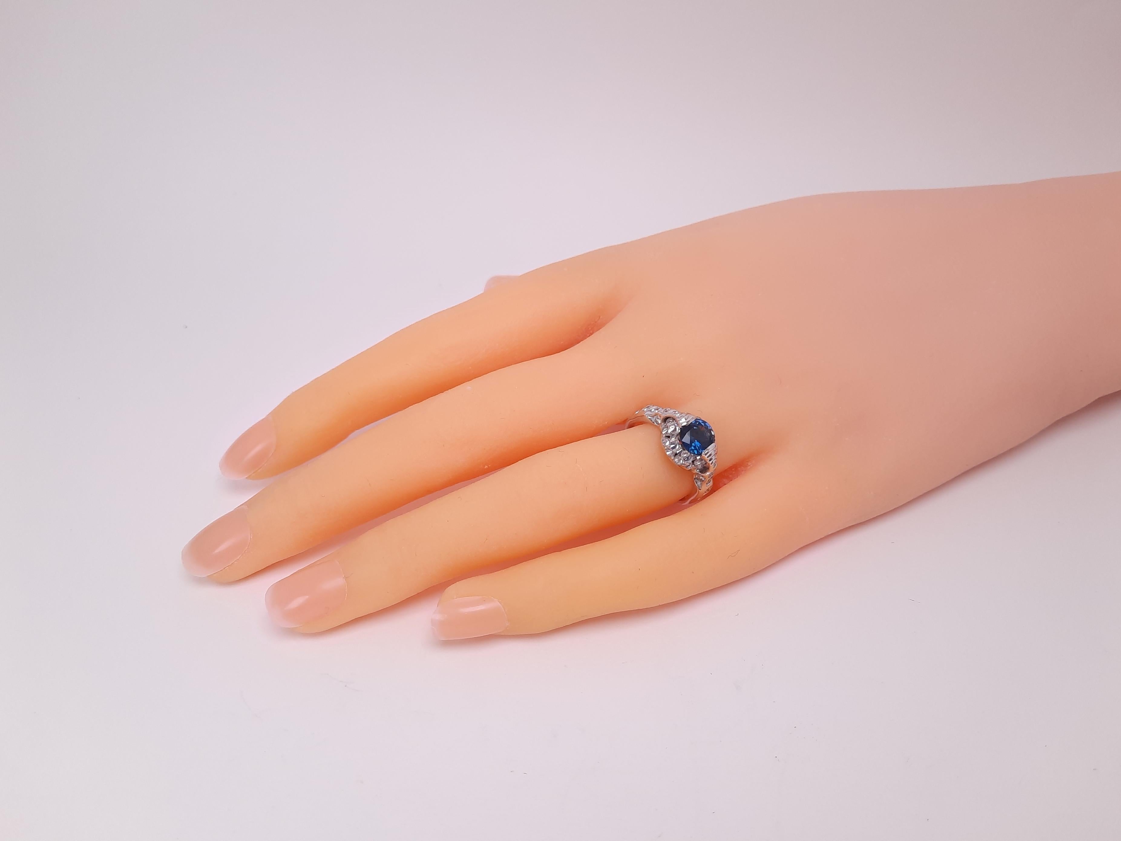 Round Cut 18K White Gold 1.46ct Sapphire Diamond Ring For Sale