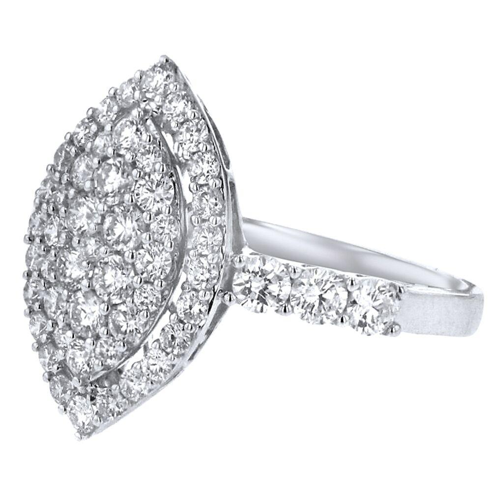 18 Karat White Gold 1.47 Carat Diamond Ring In New Condition For Sale In New York, NY