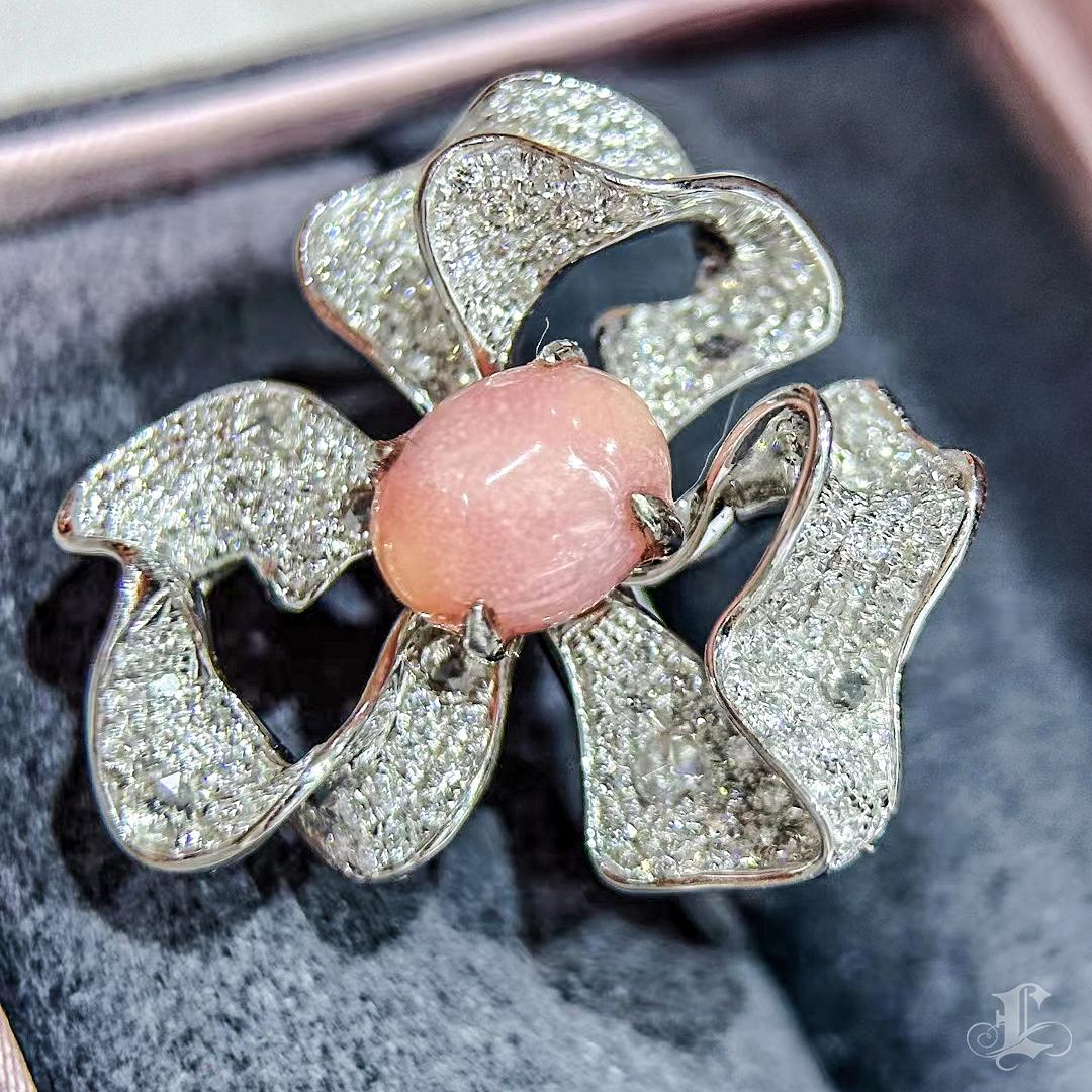 Uncut 【Conchéa】Flame Petal Daisy Conch Pearl & Diamond Ring — 2.63ct For Sale