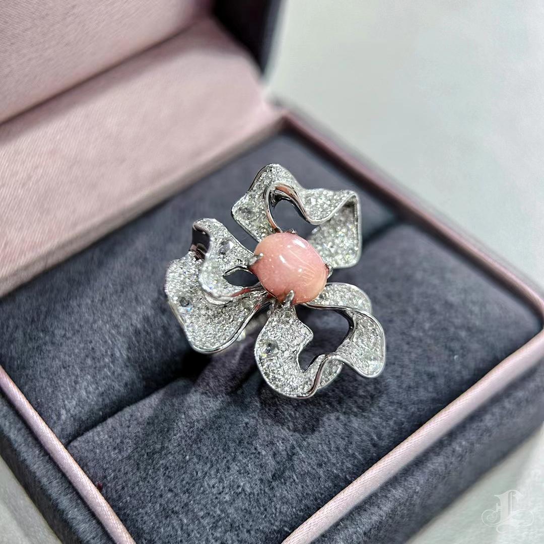 Women's 【Conchéa】Flame Petal Daisy Conch Pearl & Diamond Ring — 2.63ct For Sale