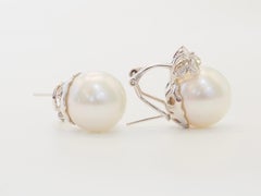 Boucles d'oreilles en or blanc 18K avec perles des mers du sud 14mm et diamants 0.80ct.