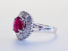 Anillo Bailarina de Oro Blanco de 18 K con Rubí Oval de 1,51 ct y Diamante de 0,55 ct