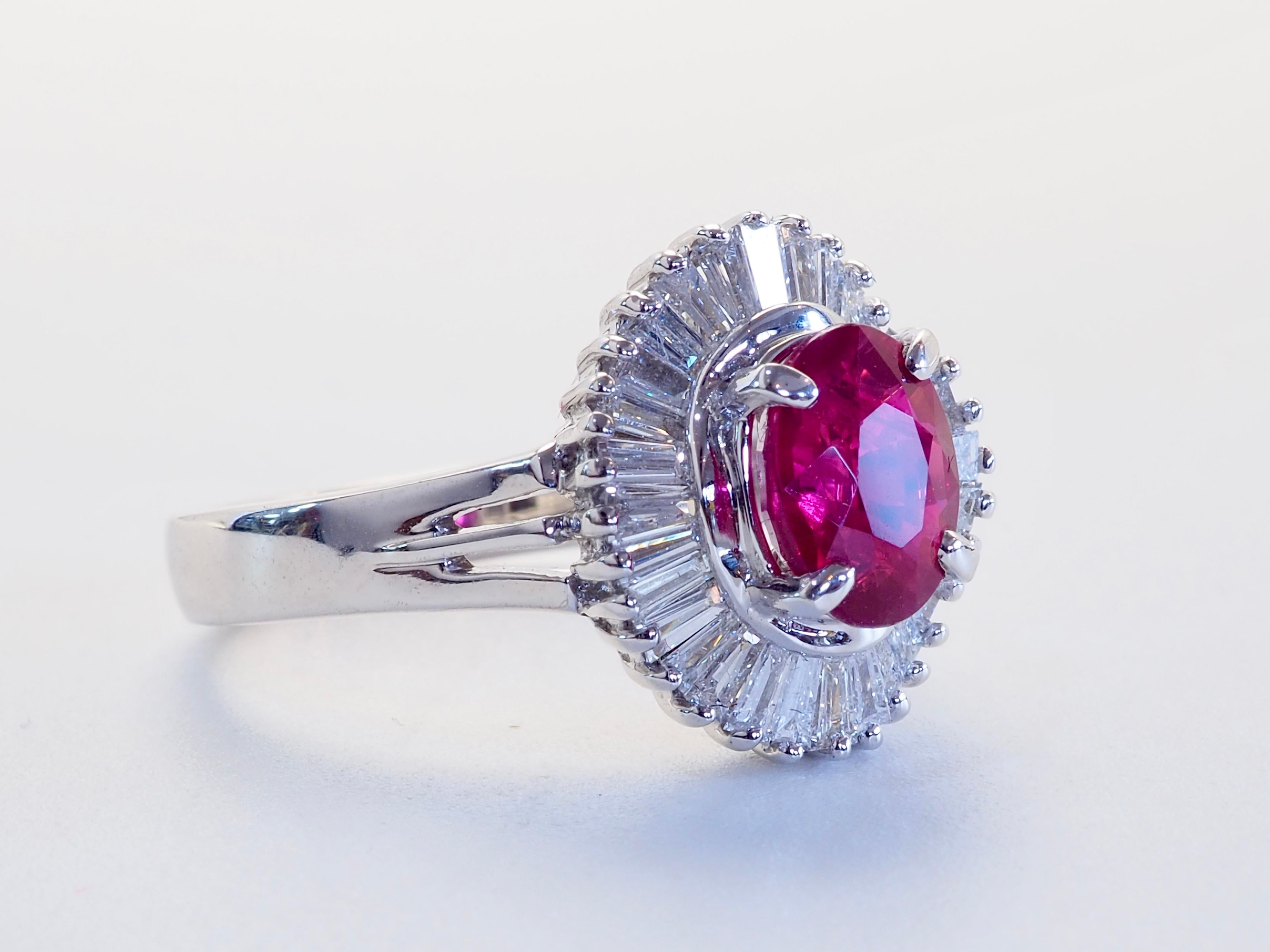 18K White Gold 1.51ct Oval Ruby & 0.55ct Diamond Ballerina Ring In New Condition For Sale In เกาะสมุย, TH