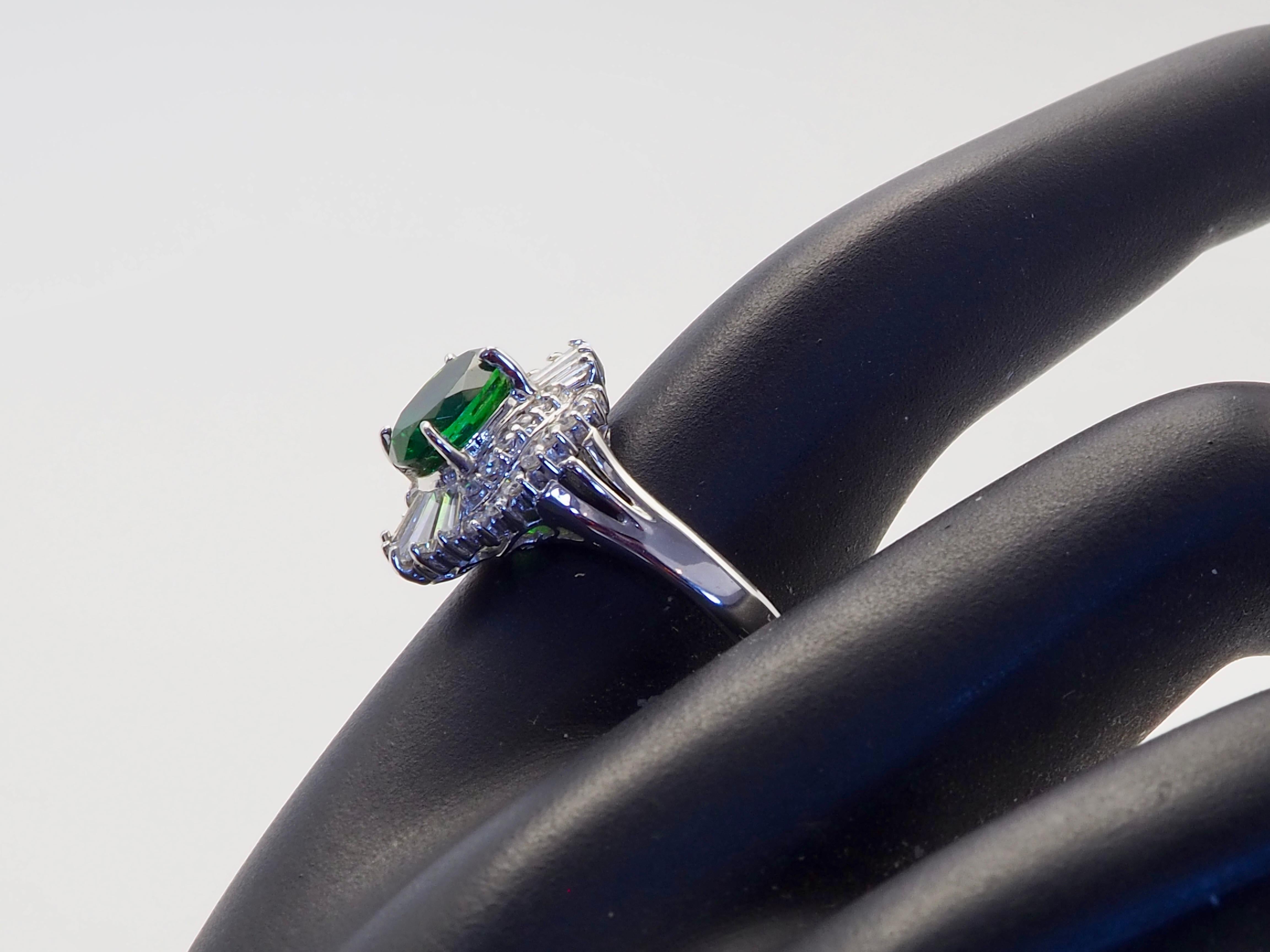 Anello Ballerina in oro bianco 18 carati con tsavorite ovale verde vivo da 1,51 carati e diamante da 0,62 carati in vendita 2