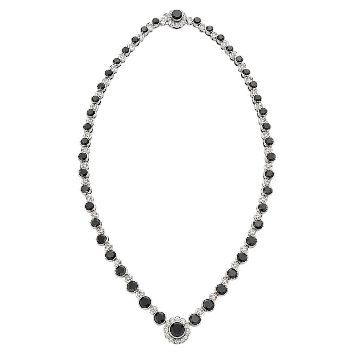 Collar de oro blanco de 18 quilates con diamantes negros de 15,22 quilates y blancos de 6,34 quilates