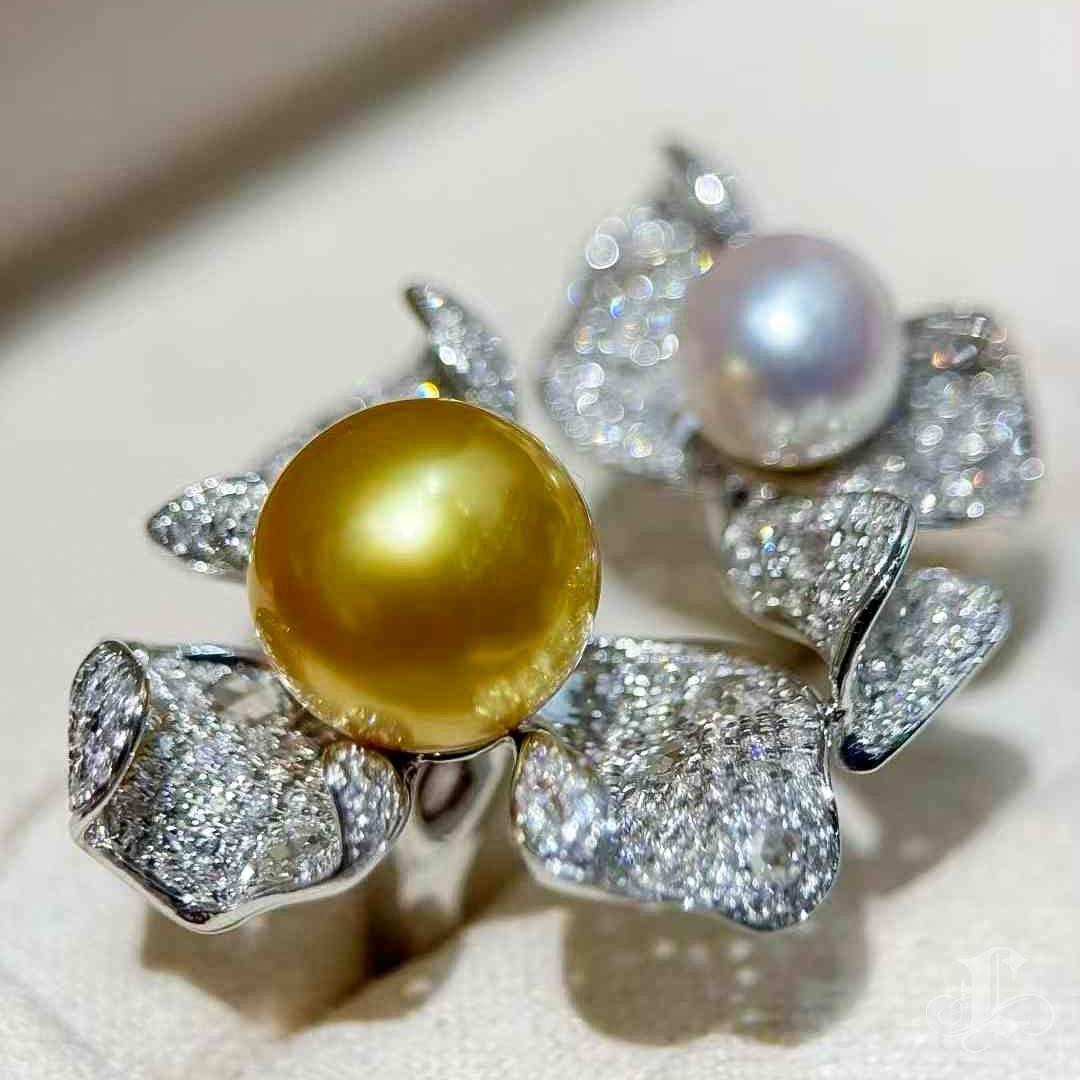 Sinfonia di Vine】 Anello con diamanti di perle Akoya e mari del sud Aurora di luna e sole In condizioni Nuovo in vendita a New York, NY