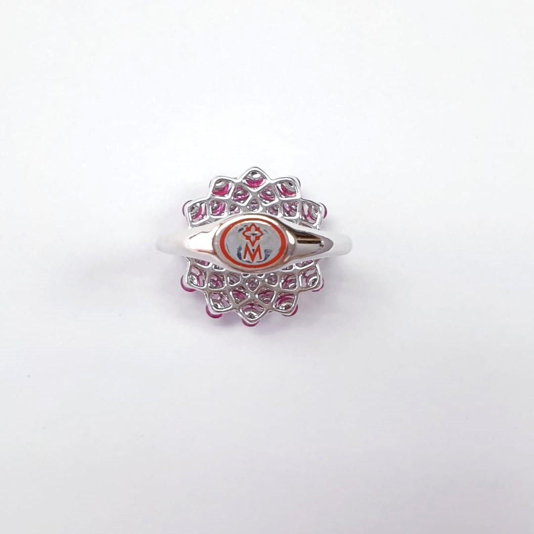 18 Karat Weißgold 1,52 Karat unbehandelter Rubin Design Ring von MOISEIKIN (Kissenschliff) im Angebot