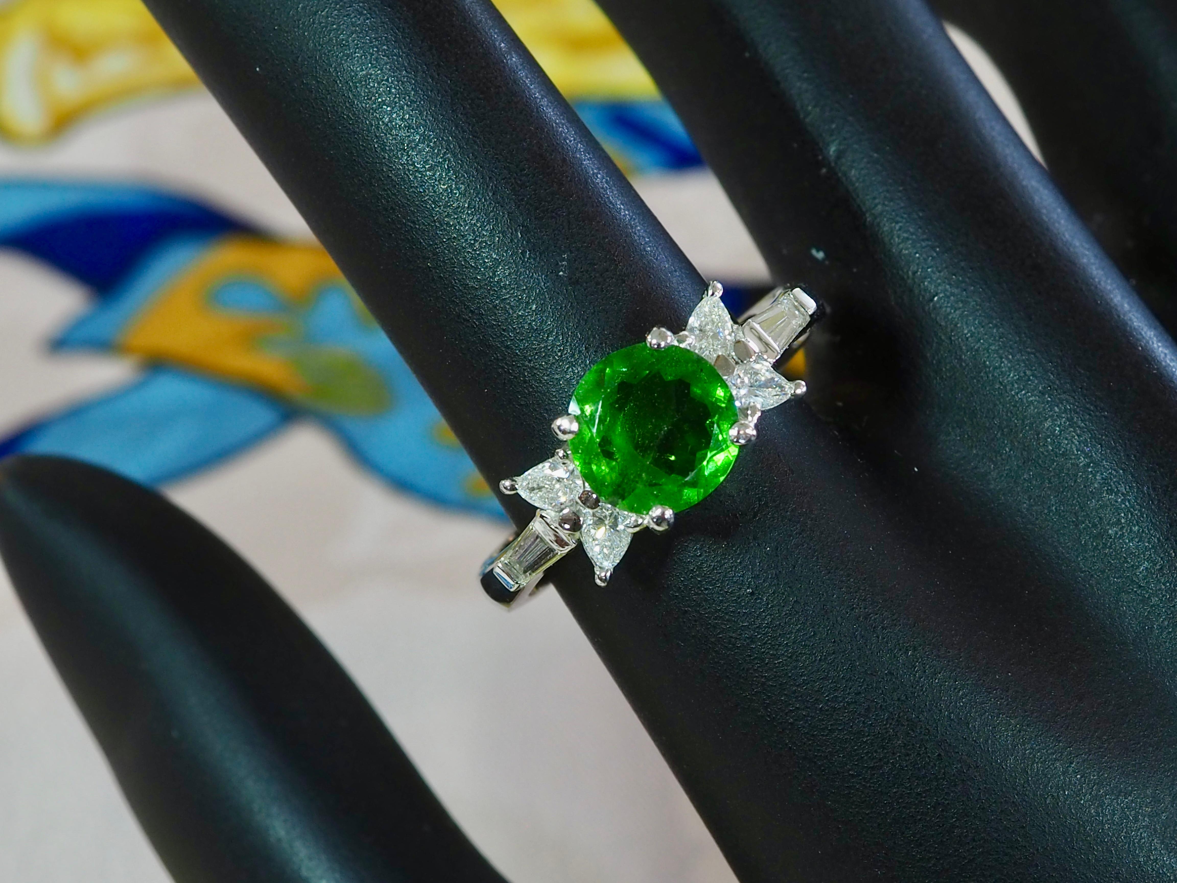 18K White Gold 1.54ct Round Vivid Tsavorite & 0.26ct Diamond Fine Ring For Sale 5