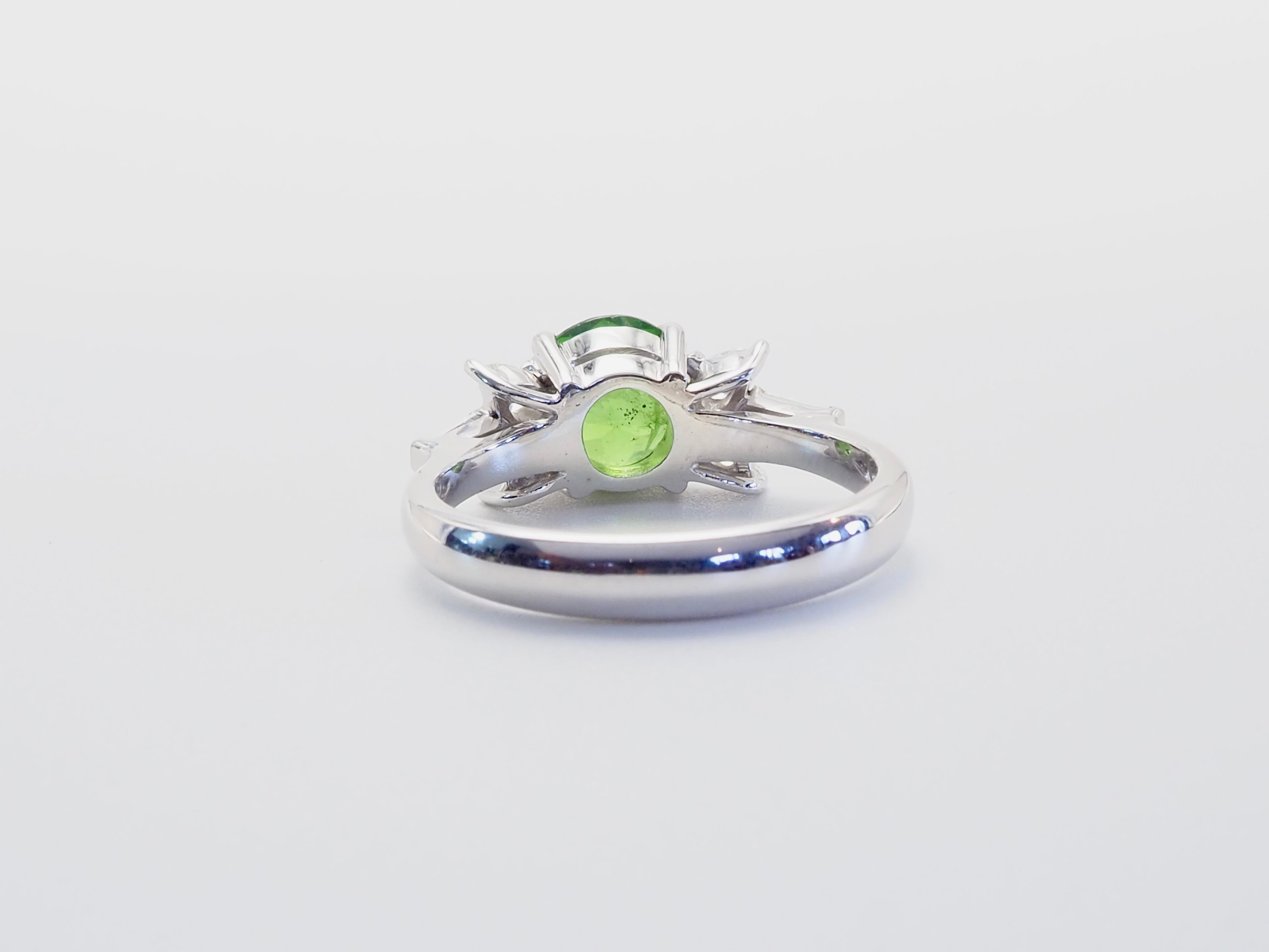 Round Cut 18K White Gold 1.54ct Round Vivid Tsavorite & 0.26ct Diamond Fine Ring For Sale