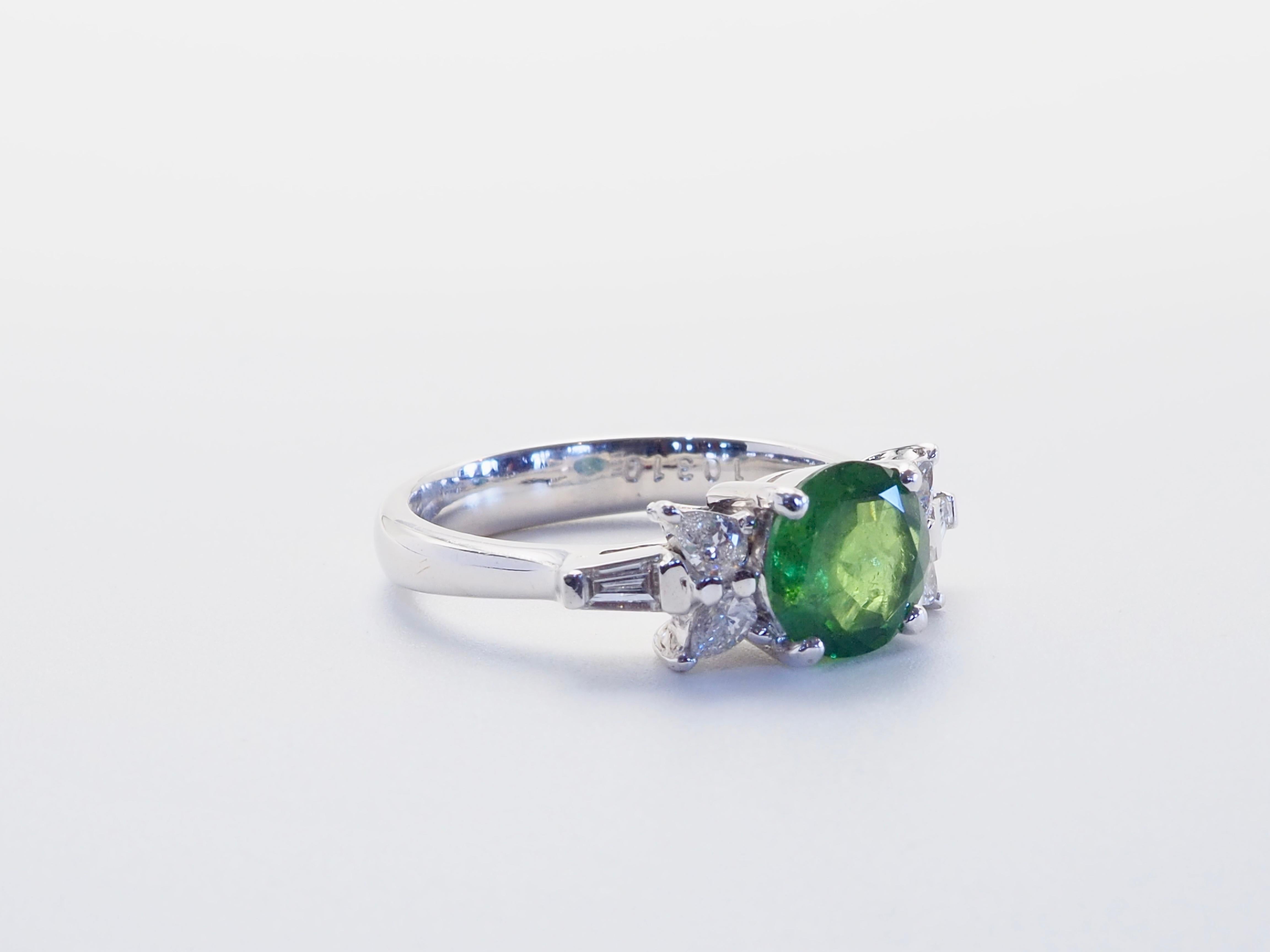 18K White Gold 1.54ct Round Vivid Tsavorite & 0.26ct Diamond Fine Ring In New Condition For Sale In เกาะสมุย, TH