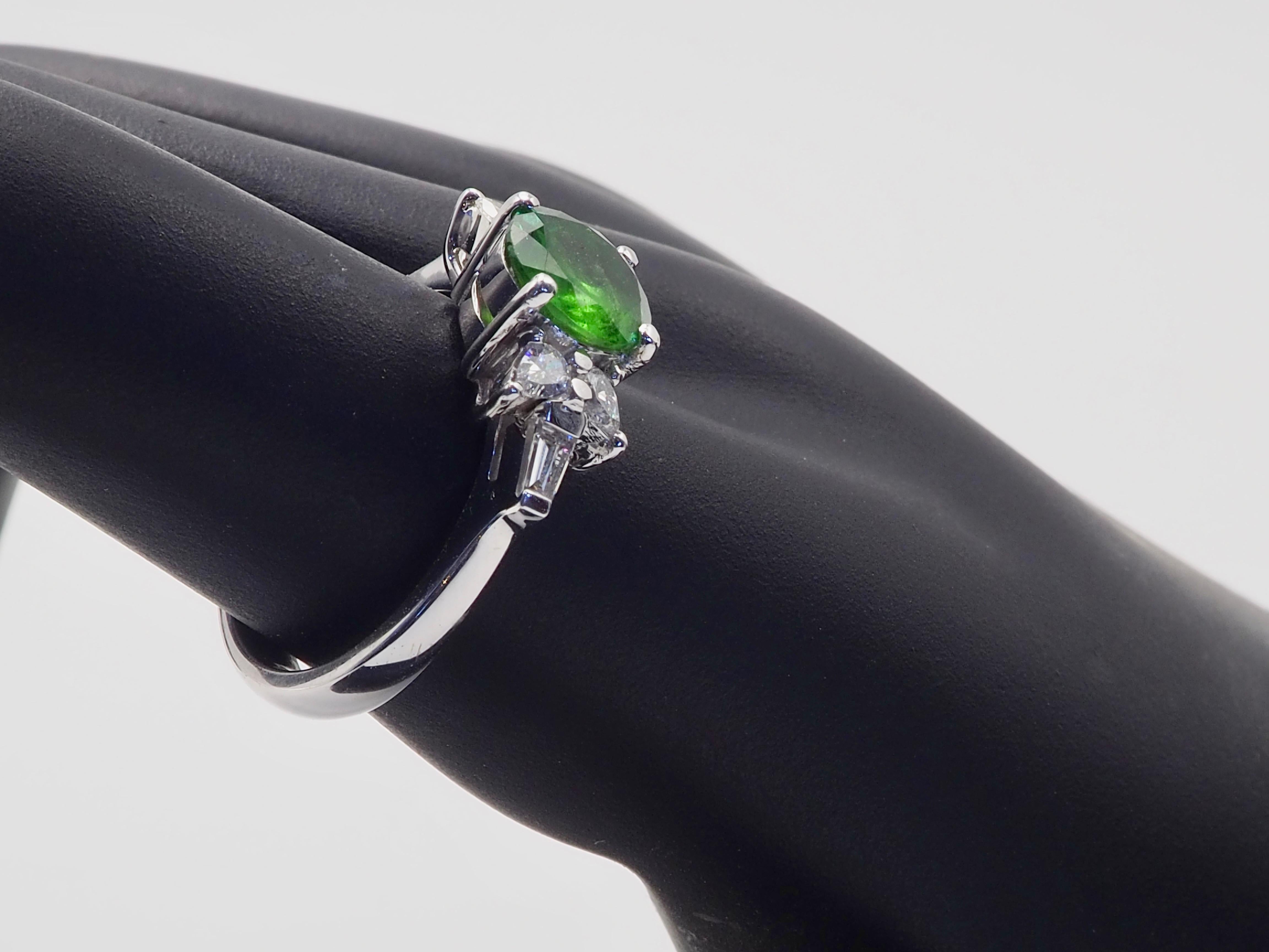 18K White Gold 1.54ct Round Vivid Tsavorite & 0.26ct Diamond Fine Ring For Sale 4
