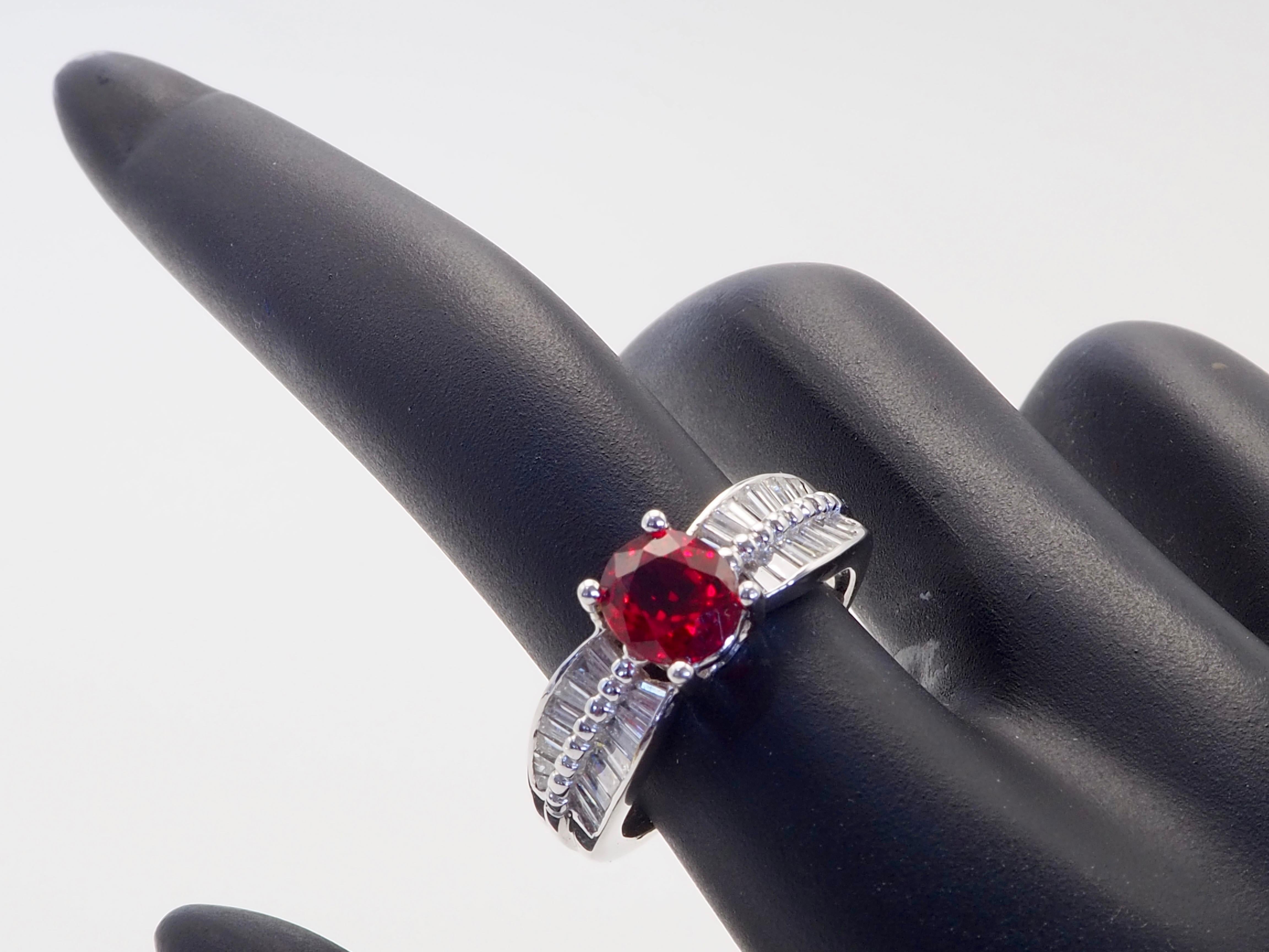 18K White Gold 1.55ct Sparkling Orange Sapphire & 0.55ct Baguette Diamond Ring For Sale 6