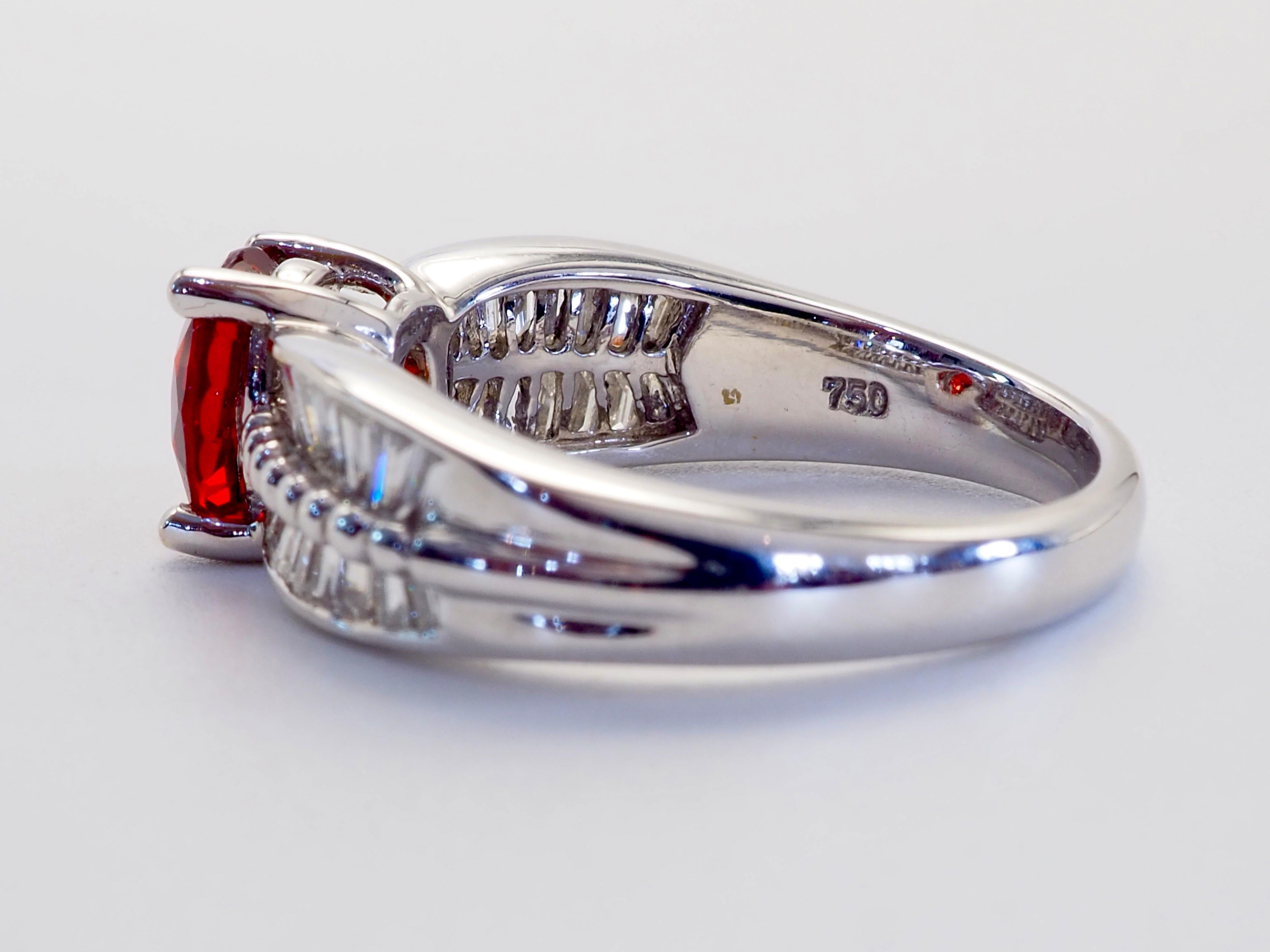 18K White Gold 1.55ct Sparkling Orange Sapphire & 0.55ct Baguette Diamond Ring In New Condition For Sale In เกาะสมุย, TH