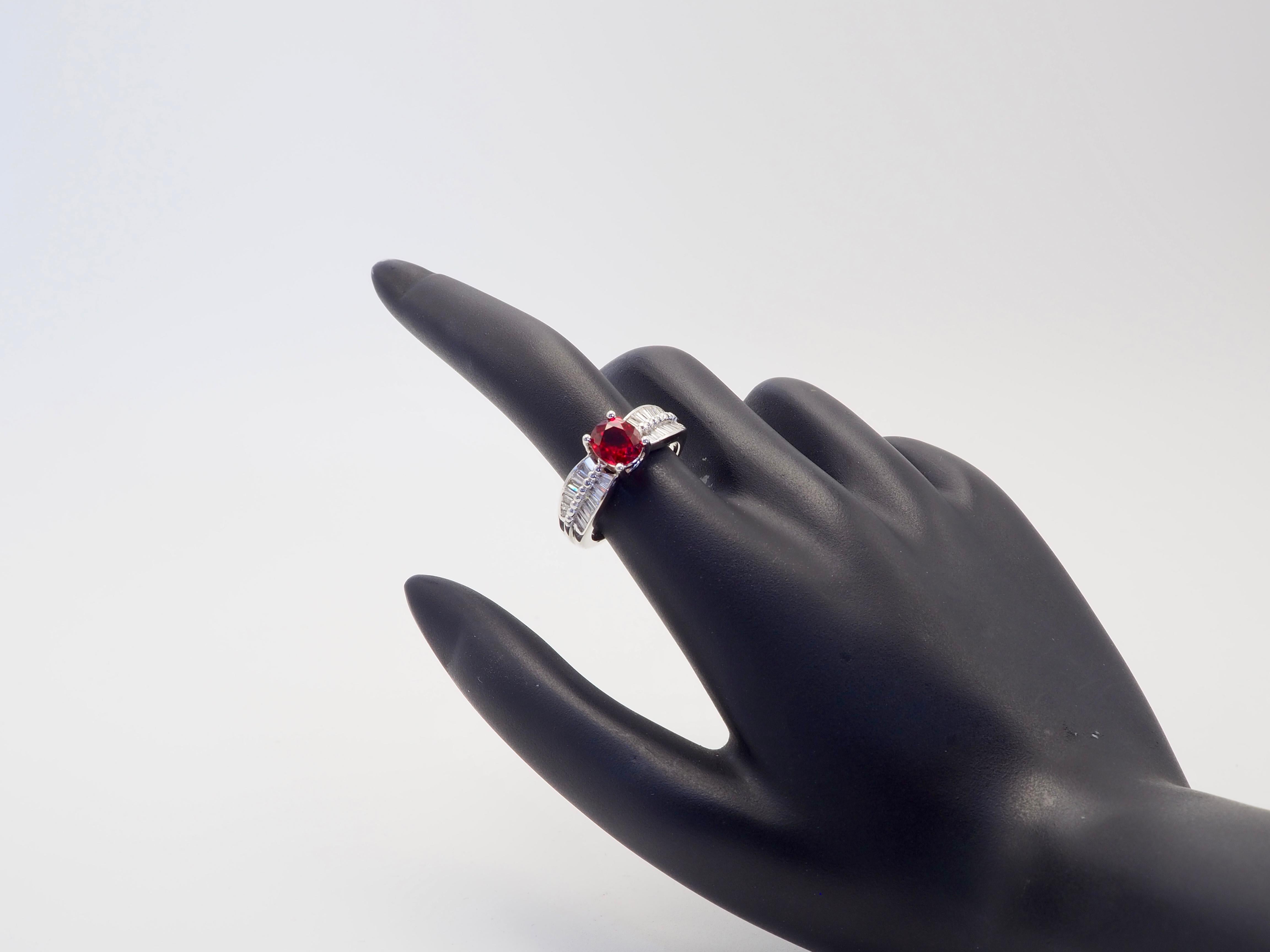 18K White Gold 1.55ct Sparkling Orange Sapphire & 0.55ct Baguette Diamond Ring For Sale 2