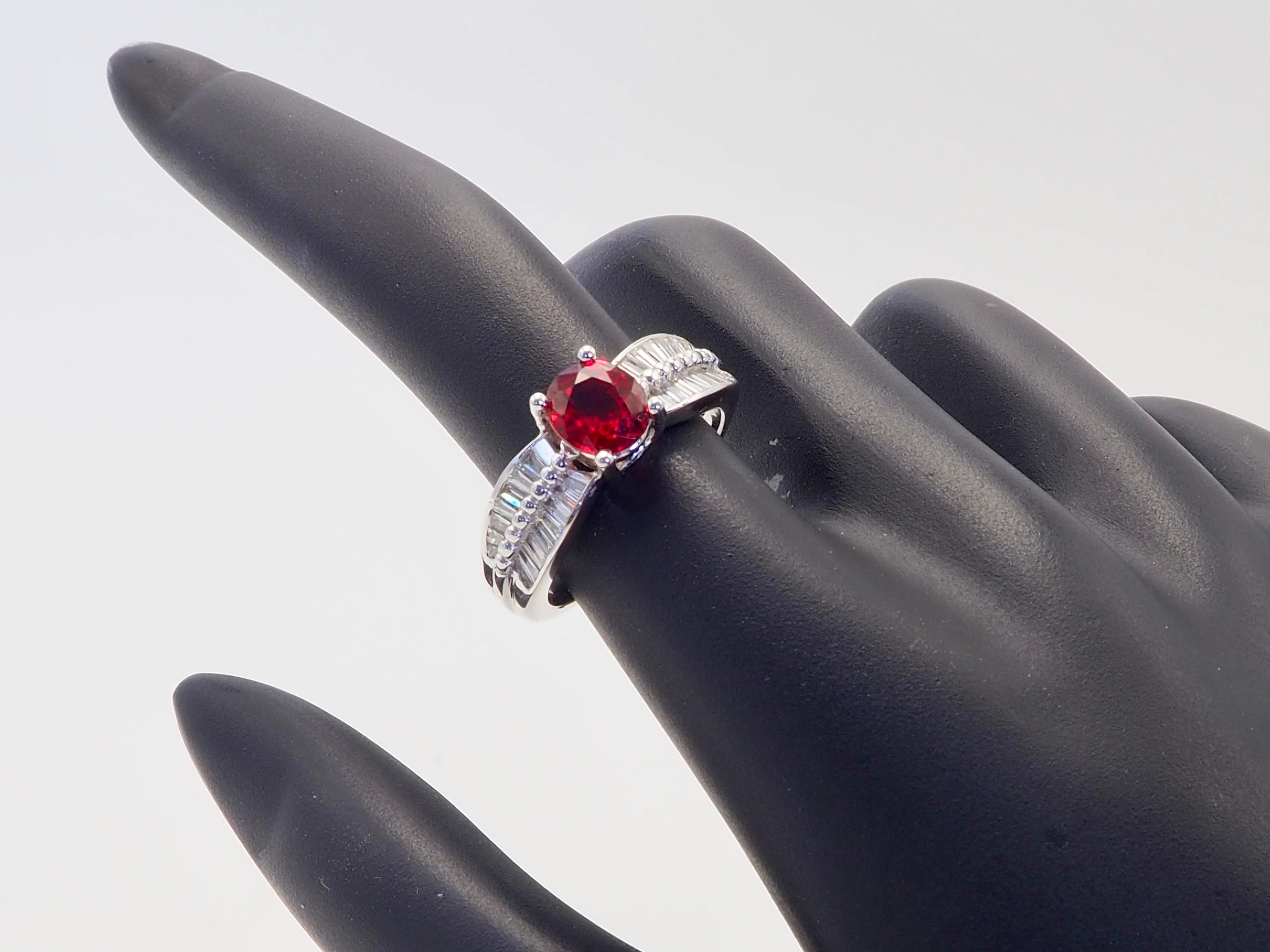 18K White Gold 1.55ct Sparkling Orange Sapphire & 0.55ct Baguette Diamond Ring For Sale 3