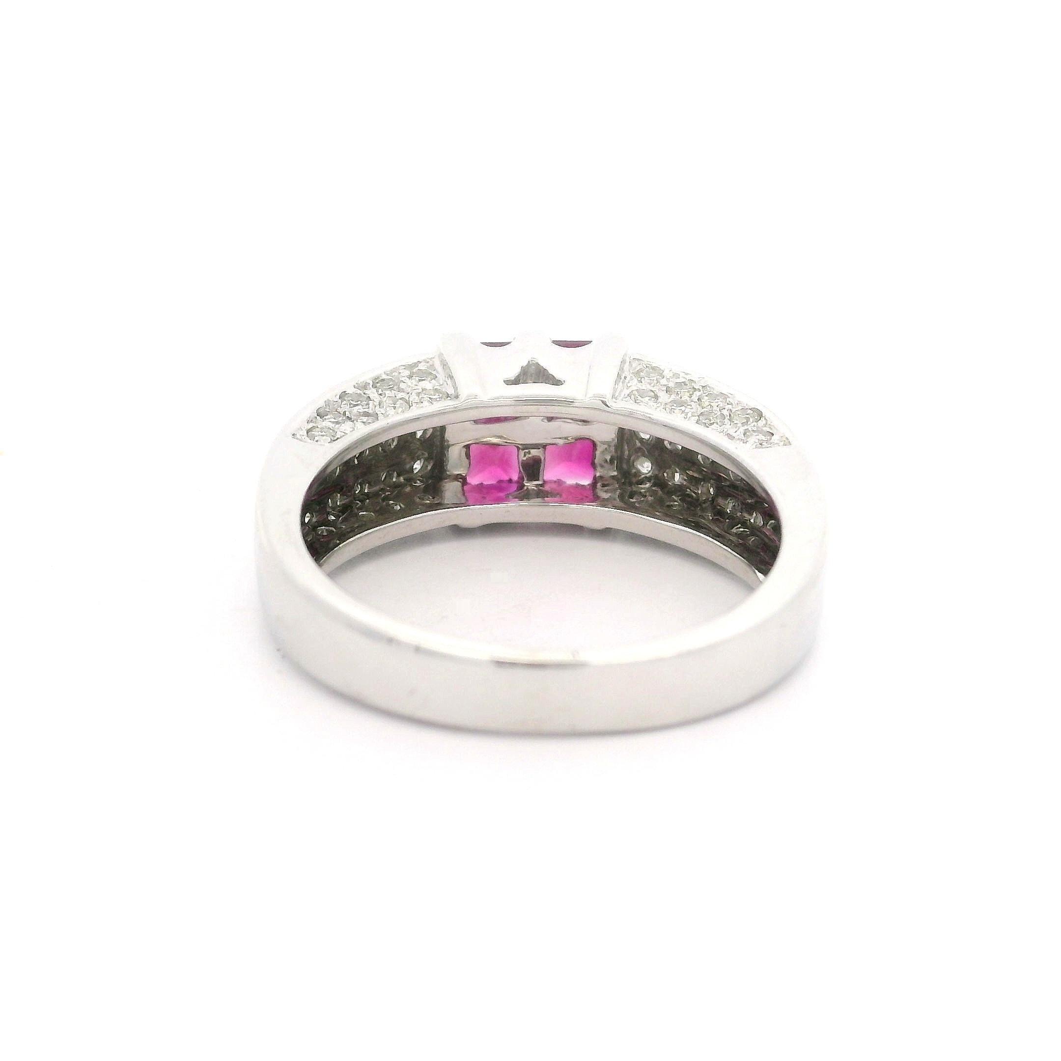 Bague solitaire en or blanc 18k 1.57ctw Square Illusion Set Ruby & Diamond Look Pour femmes en vente