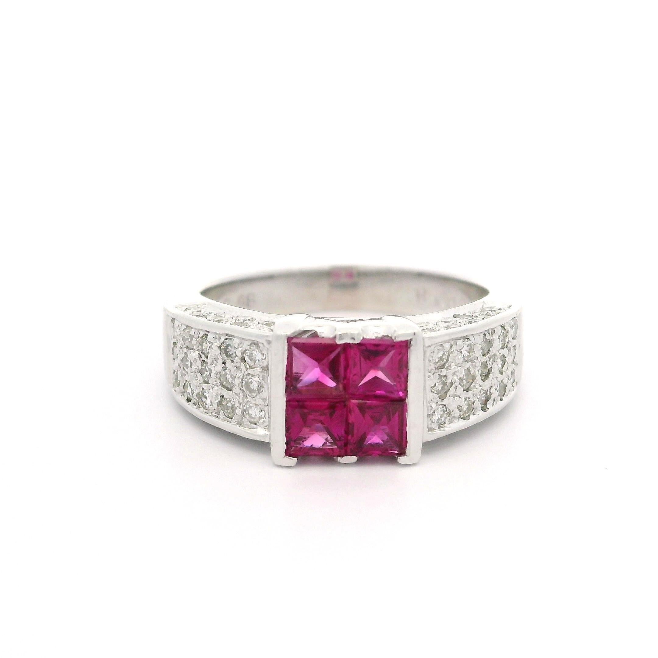 Anello solitario in oro bianco 18k con rubino e diamante incastonati a illusione quadrata da 1,57 ct.