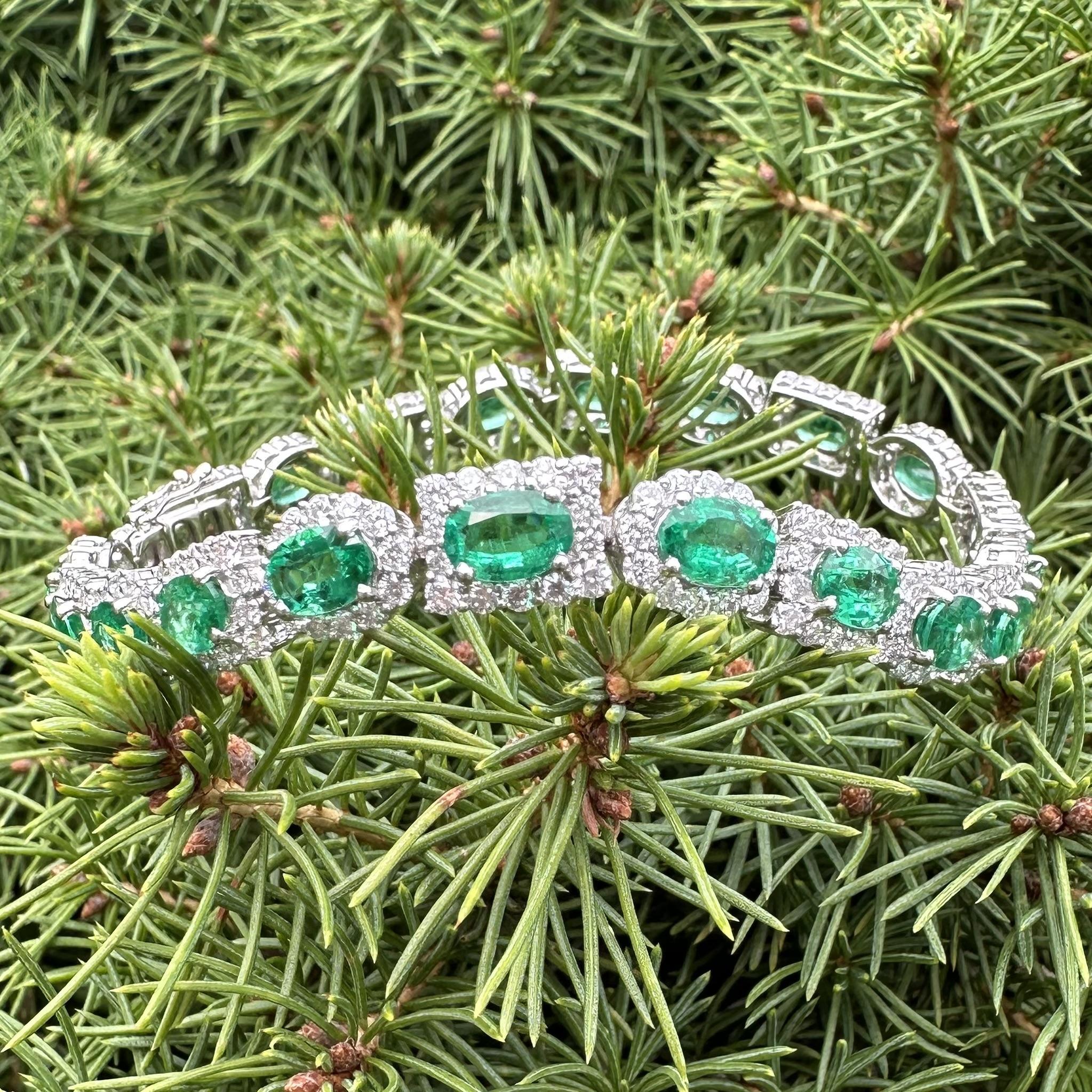 Pulsera de eslabones con diamantes y esmeralda verde brillante de 15 ct de oro blanco de 18k en venta 6