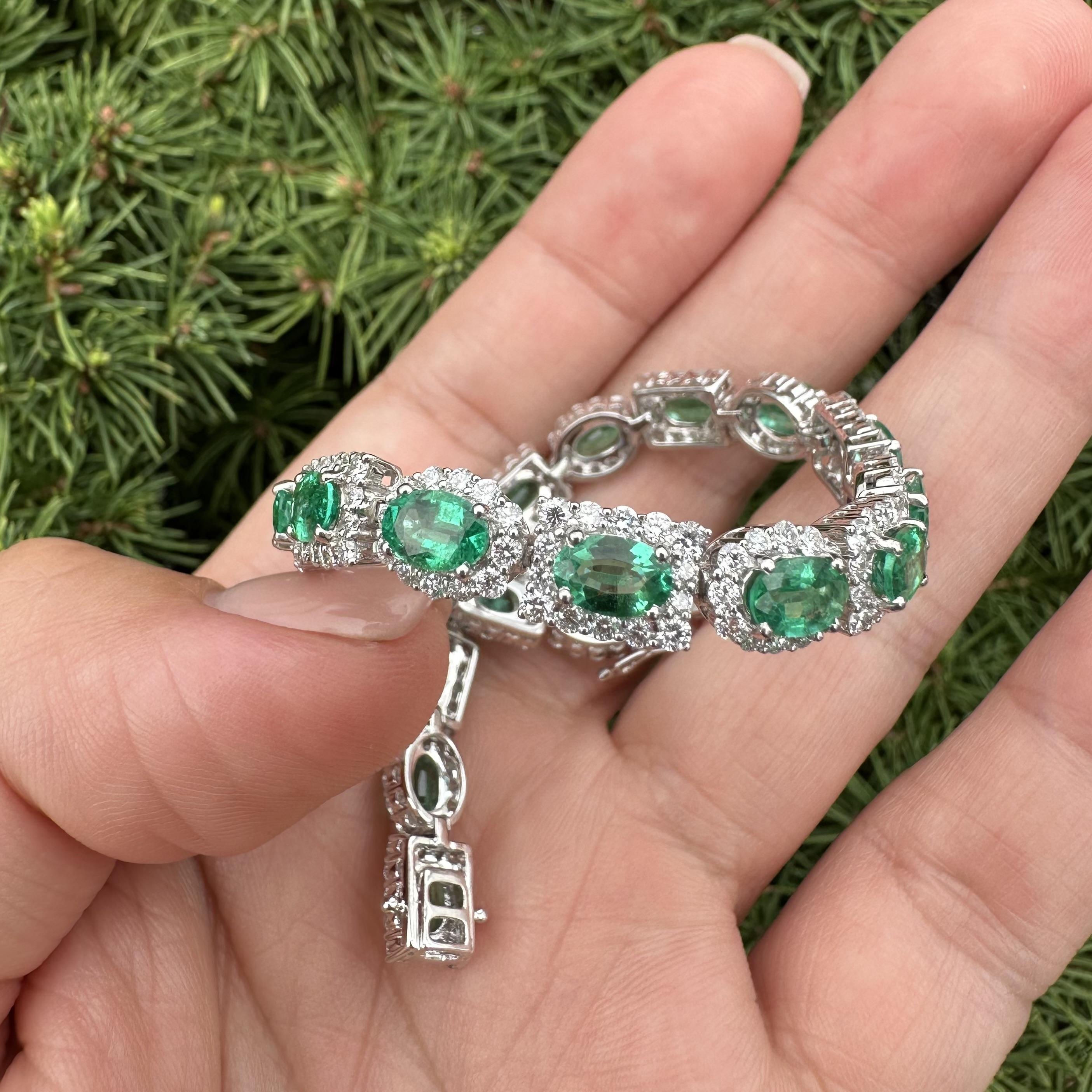 Pulsera de eslabones con diamantes y esmeralda verde brillante de 15 ct de oro blanco de 18k en venta 7