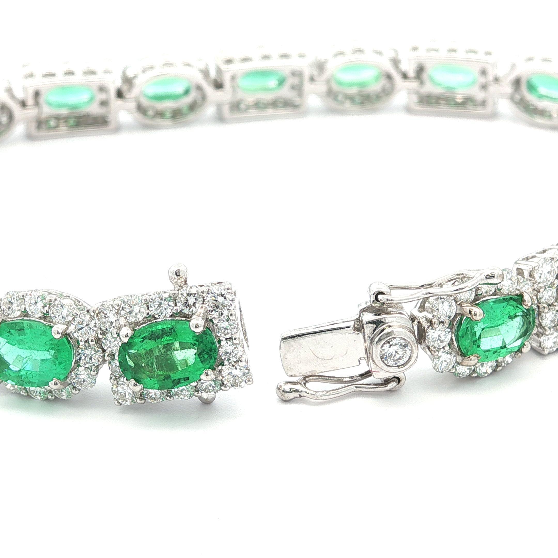 Pulsera de eslabones con diamantes y esmeralda verde brillante de 15 ct de oro blanco de 18k en venta 9