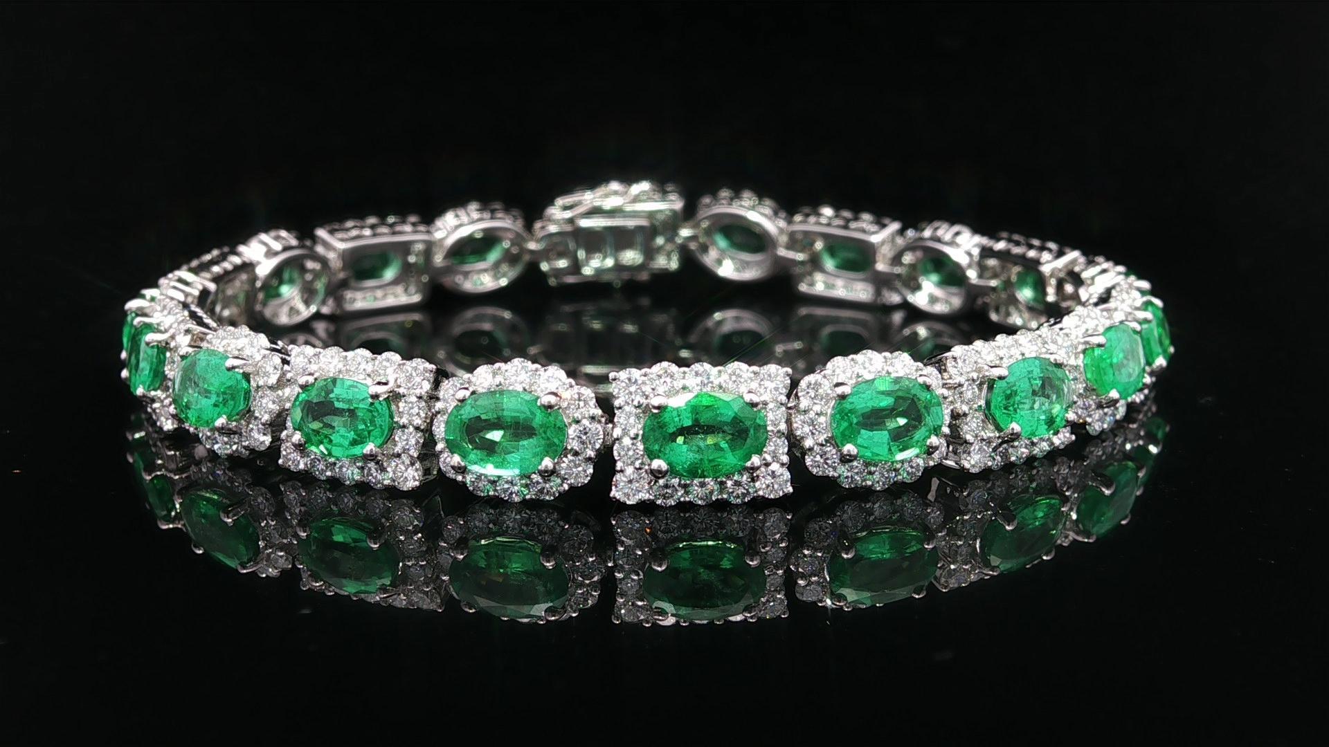 De las mujeres Pulsera de eslabones con diamantes y esmeralda verde brillante de 15 ct de oro blanco de 18k en venta
