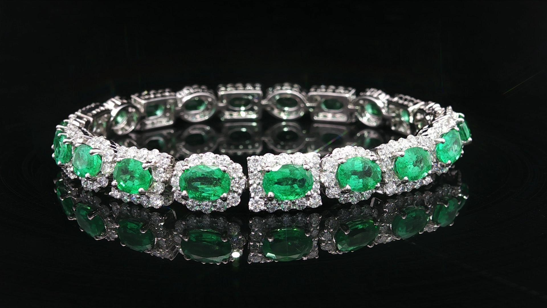Pulsera de eslabones con diamantes y esmeralda verde brillante de 15 ct de oro blanco de 18k en venta 3