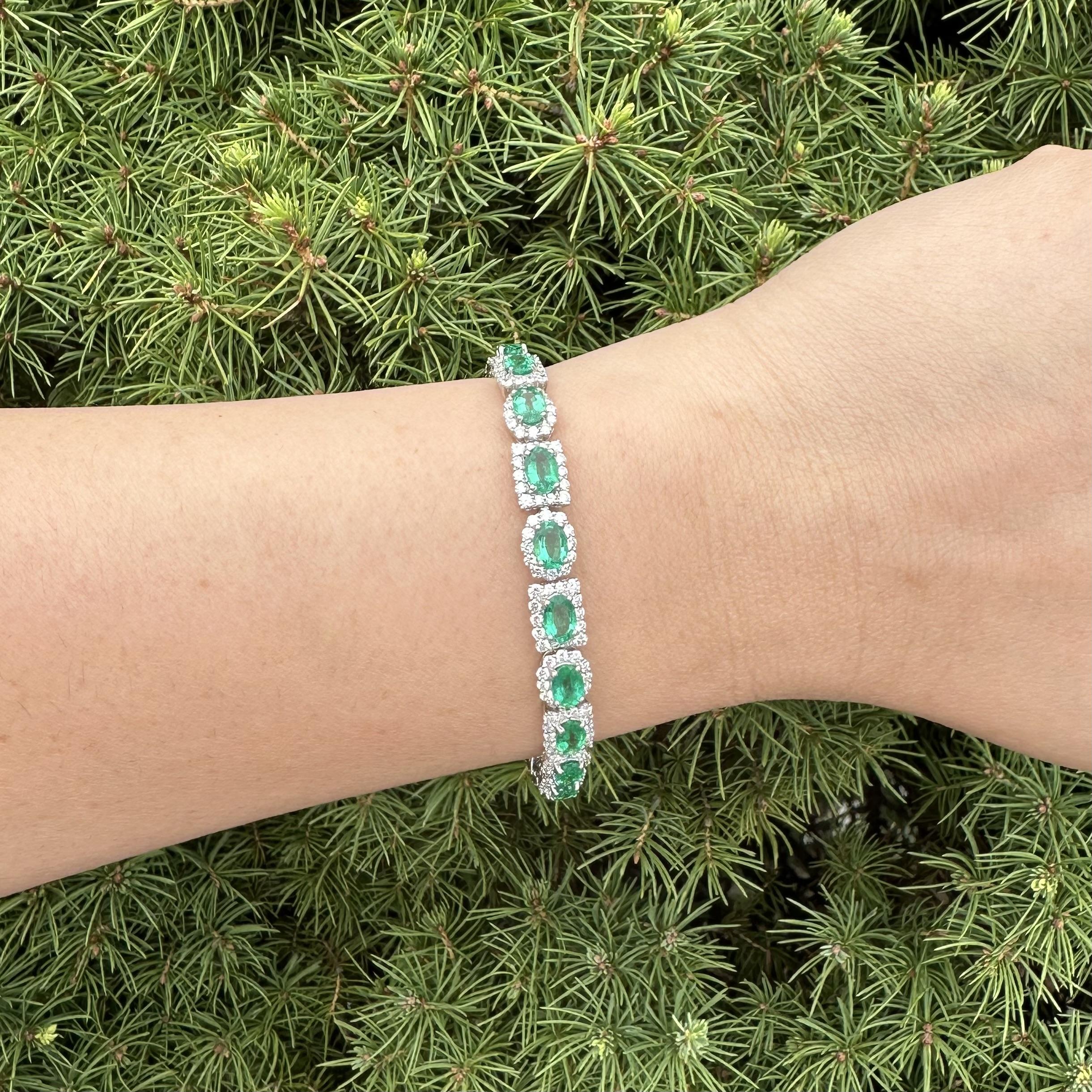 Pulsera de eslabones con diamantes y esmeralda verde brillante de 15 ct de oro blanco de 18k en venta 4