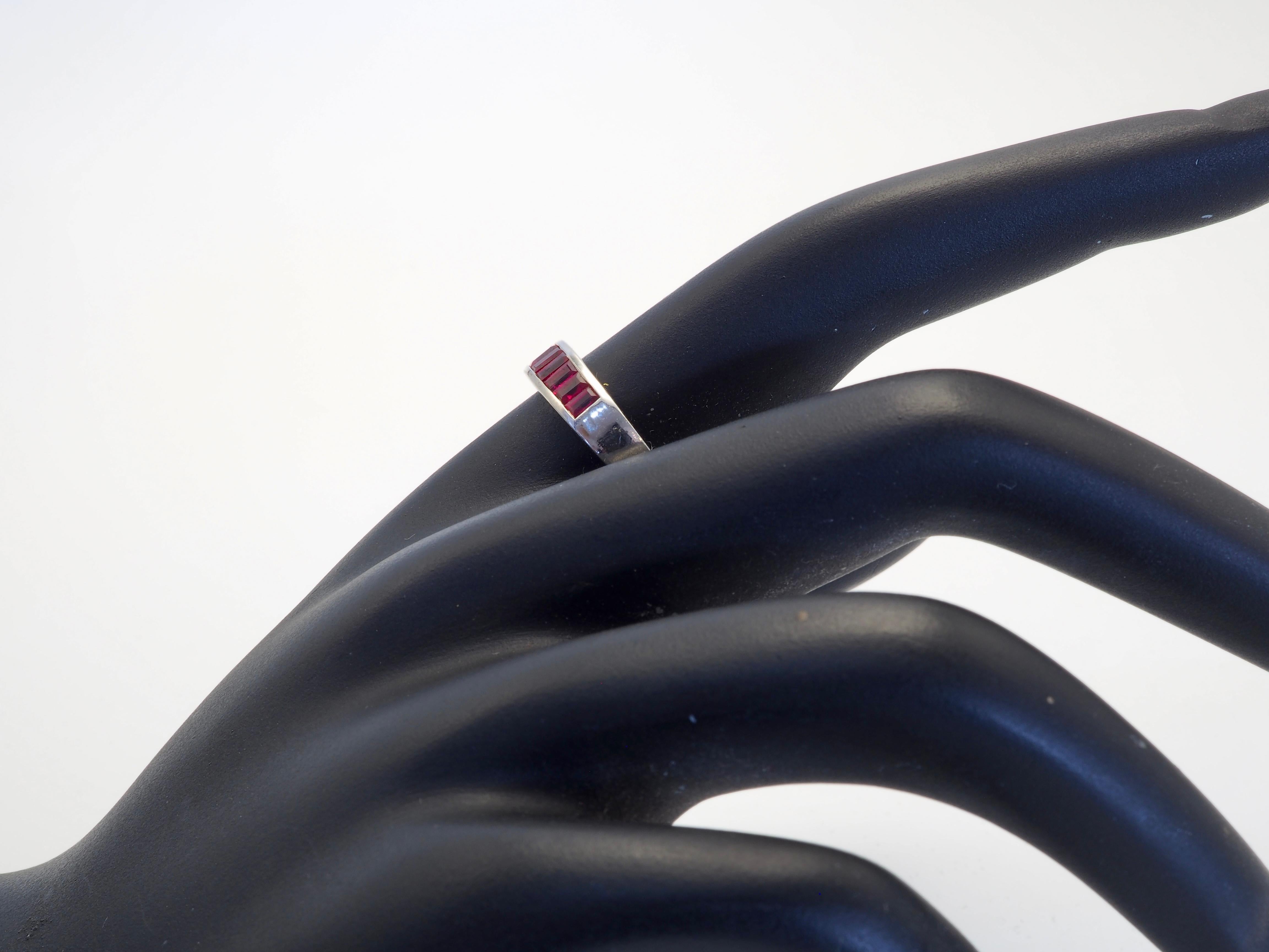 18K White Gold 1.60ct Baguette Ruby Band Ring For Sale 1