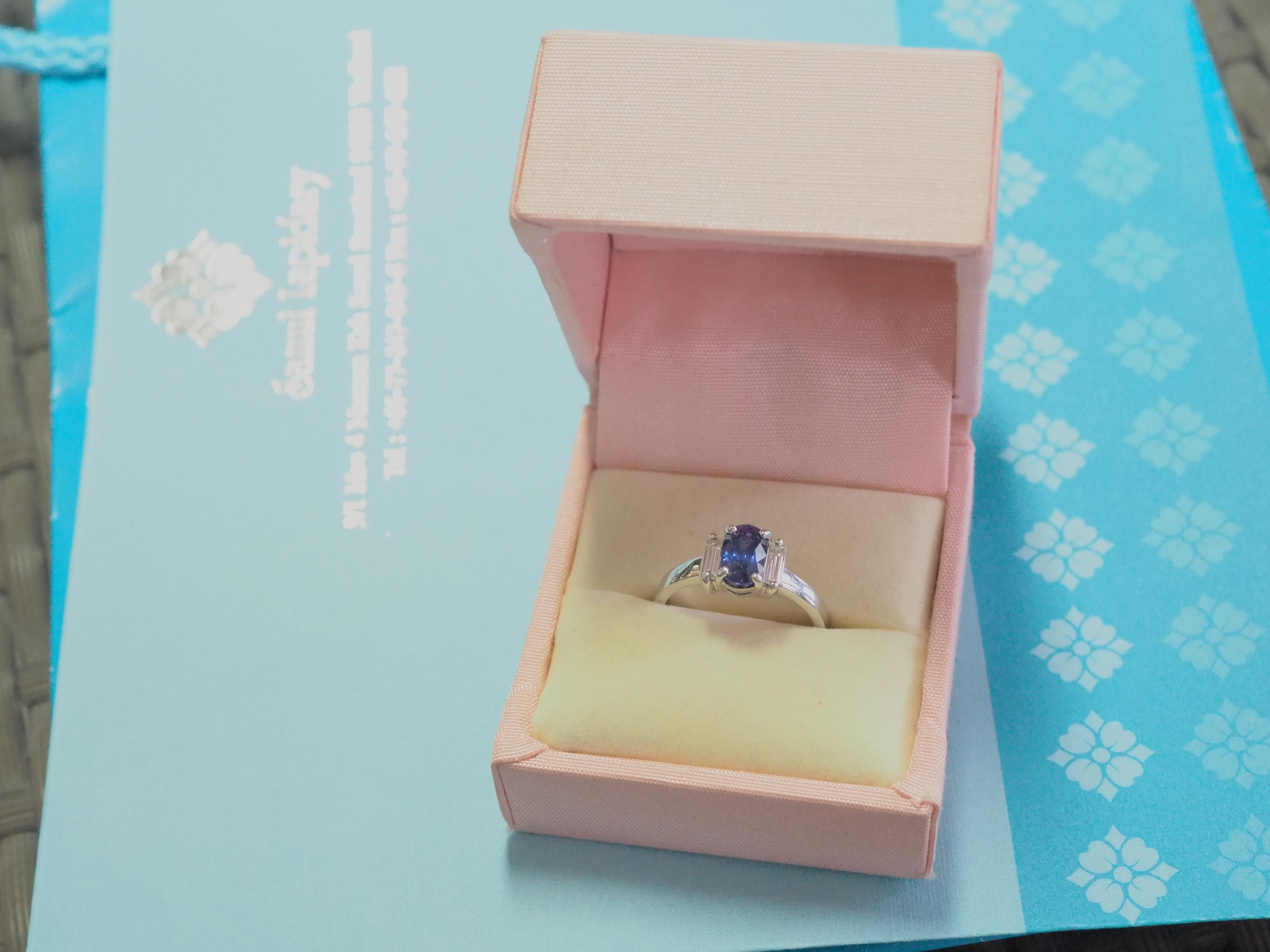 18K White Gold 1.60ct Blue Sapphire & 0.40ct Baguette Diamond Engagement Ring For Sale 4