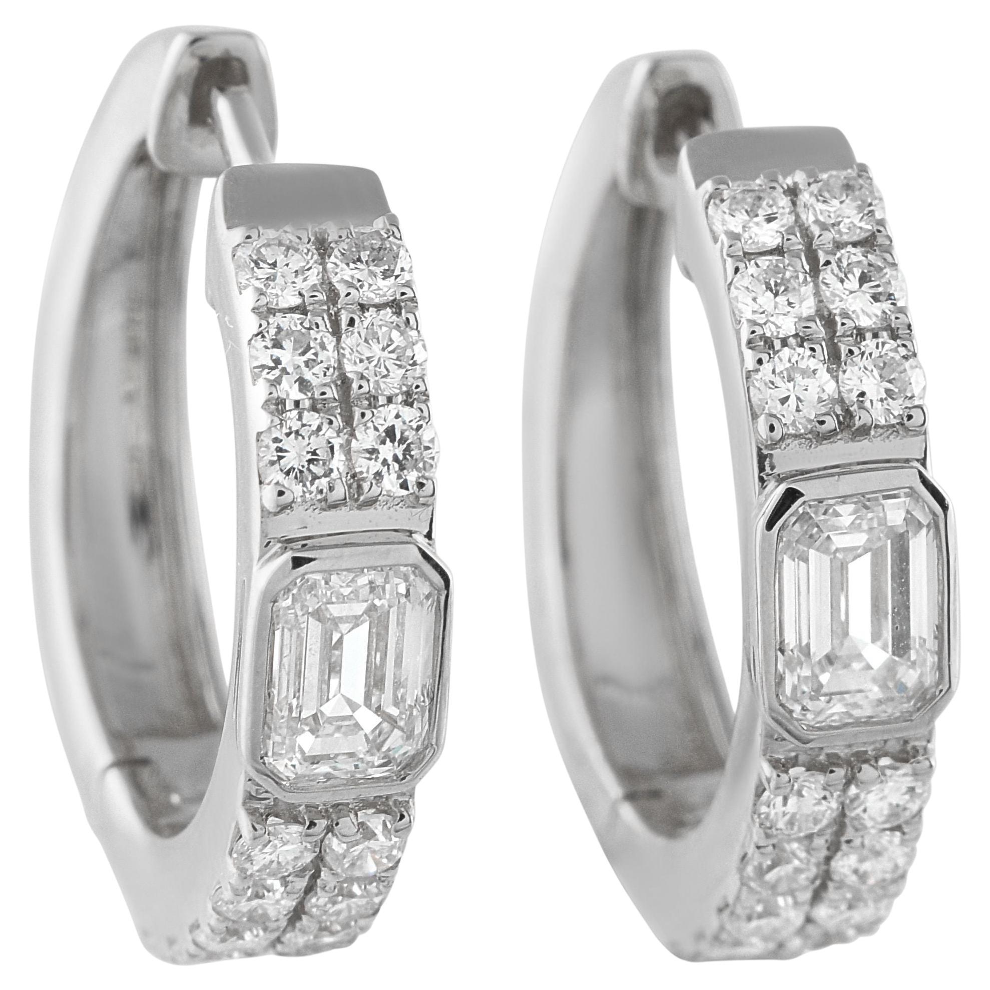 Boucles d
oreilles Huggie en or blanc 18K avec 1,60ct de diamant