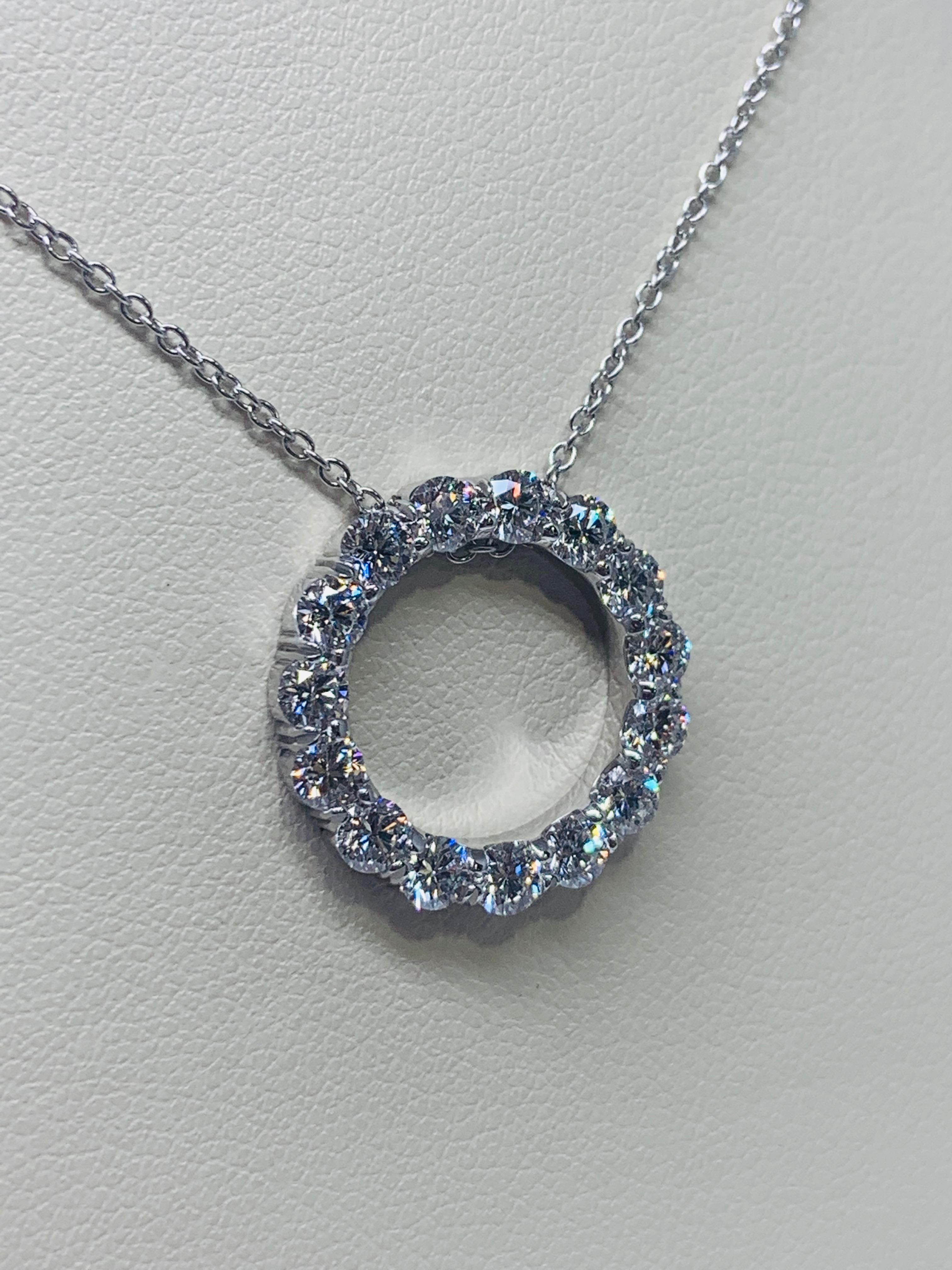 18 Karat White Gold 1.65 Carat Diamond Open Circle Necklace In New Condition For Sale In Gainesville , FL