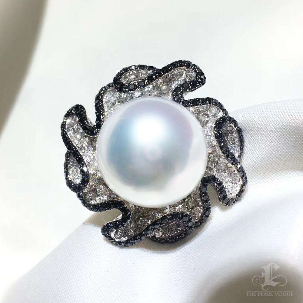 Donna Anello di dichiarazione con diamante e perle dei mari del sud in vendita