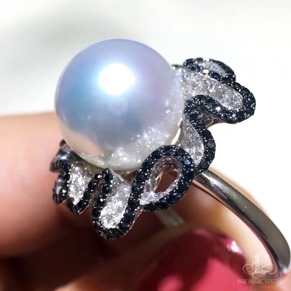 Anello di dichiarazione con diamante e perle dei mari del sud in vendita 1