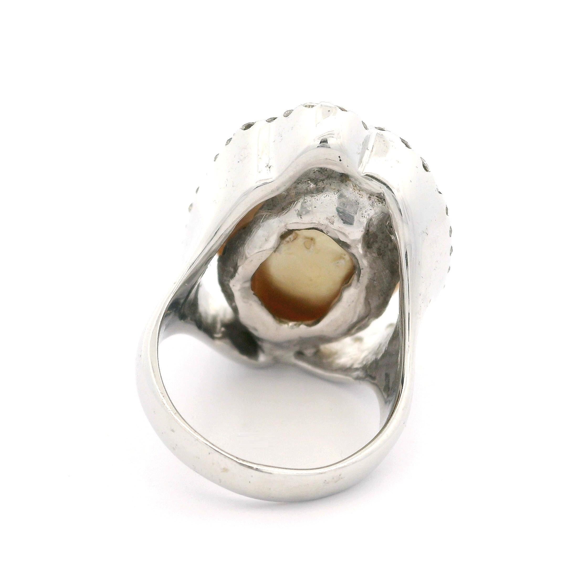 18 Karat Weißgold 16 mm Goldene Südseeperle mit 0,85 Karat Diamant Schwerer Cocktail-Ring Damen im Angebot