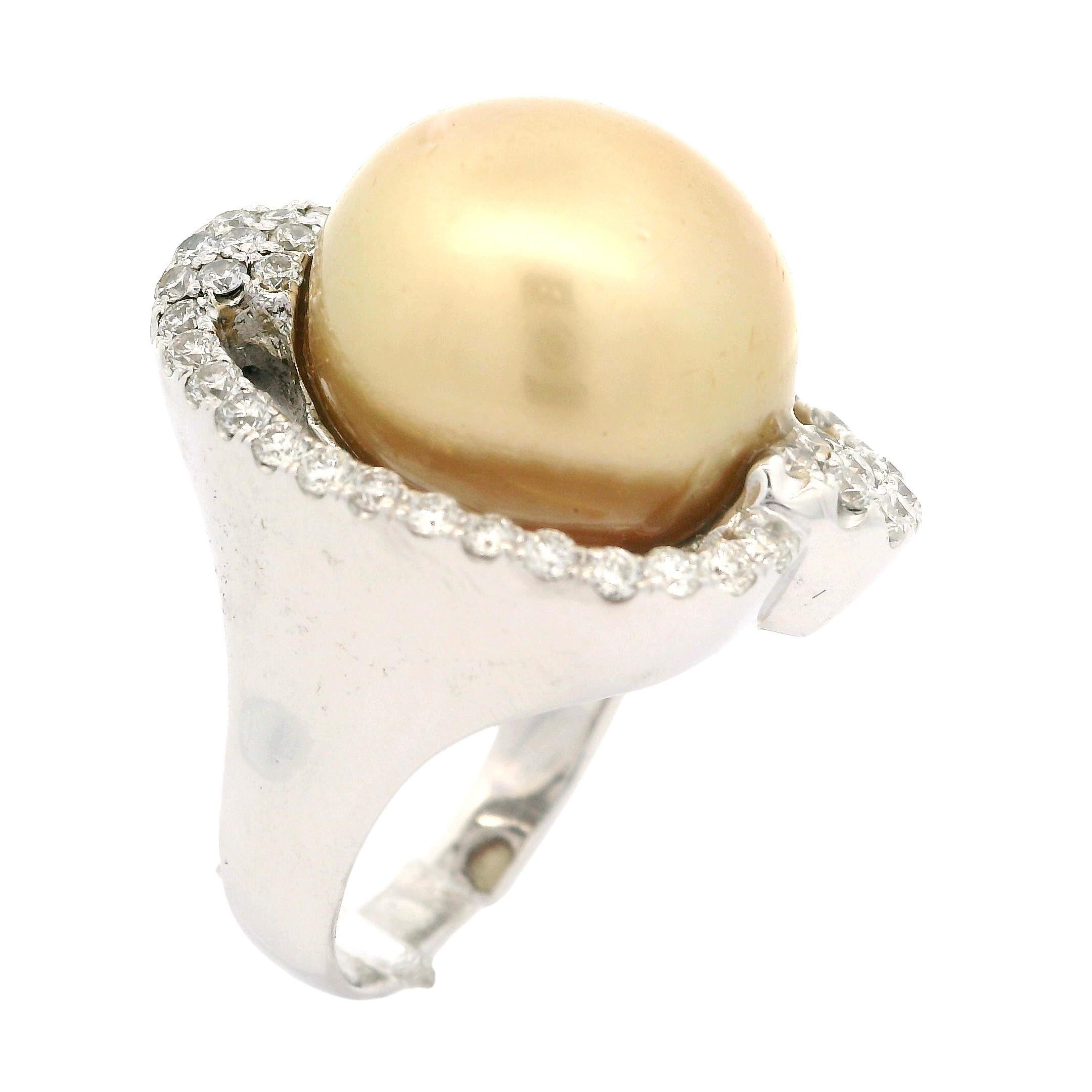 18 Karat Weißgold 16 mm Goldene Südseeperle mit 0,85 Karat Diamant Schwerer Cocktail-Ring im Angebot 2