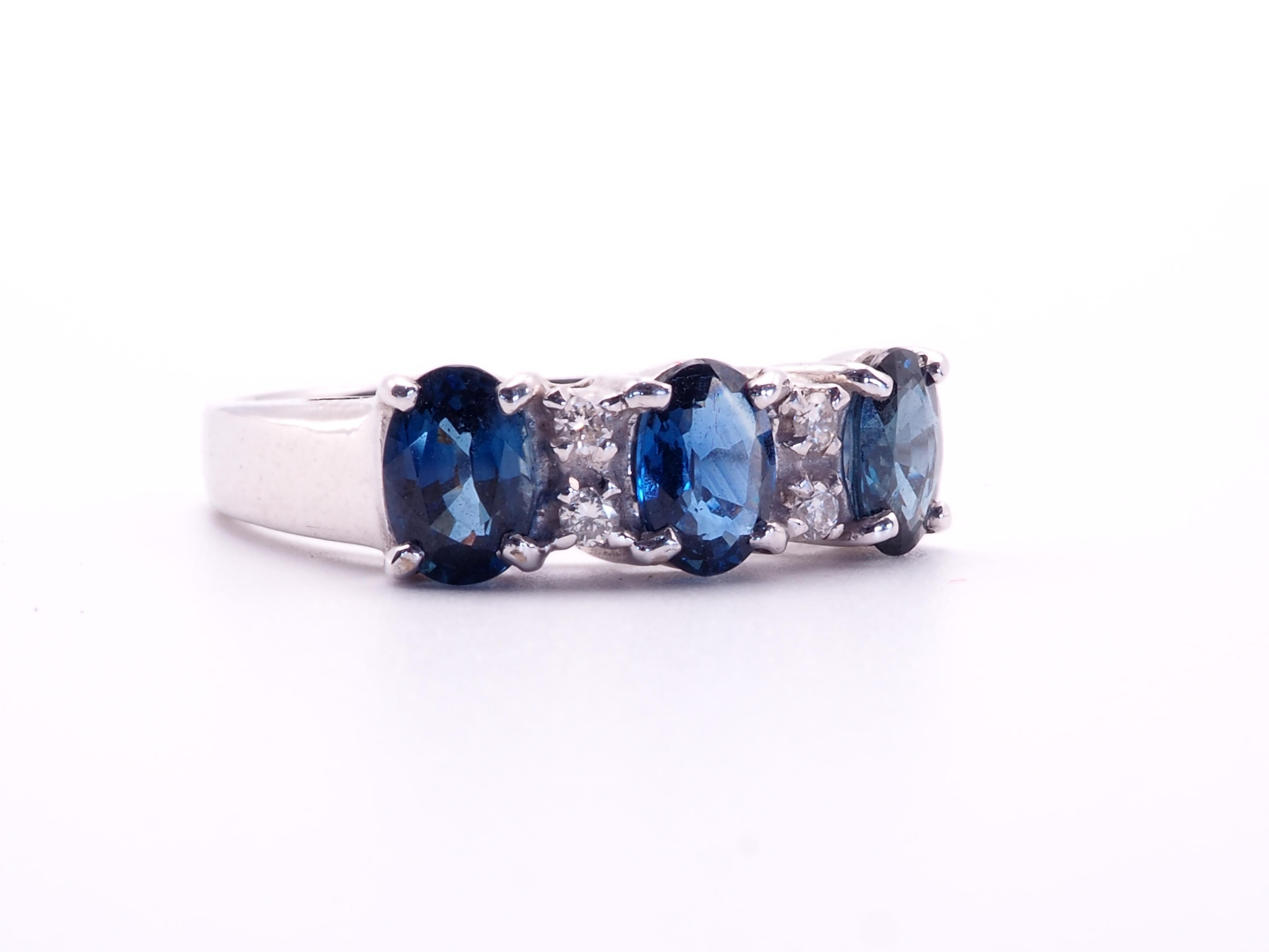 18K White Gold 1.70ct Blue Sapphire & 0.07ct Diamond Three Stone Ring In New Condition For Sale In เกาะสมุย, TH