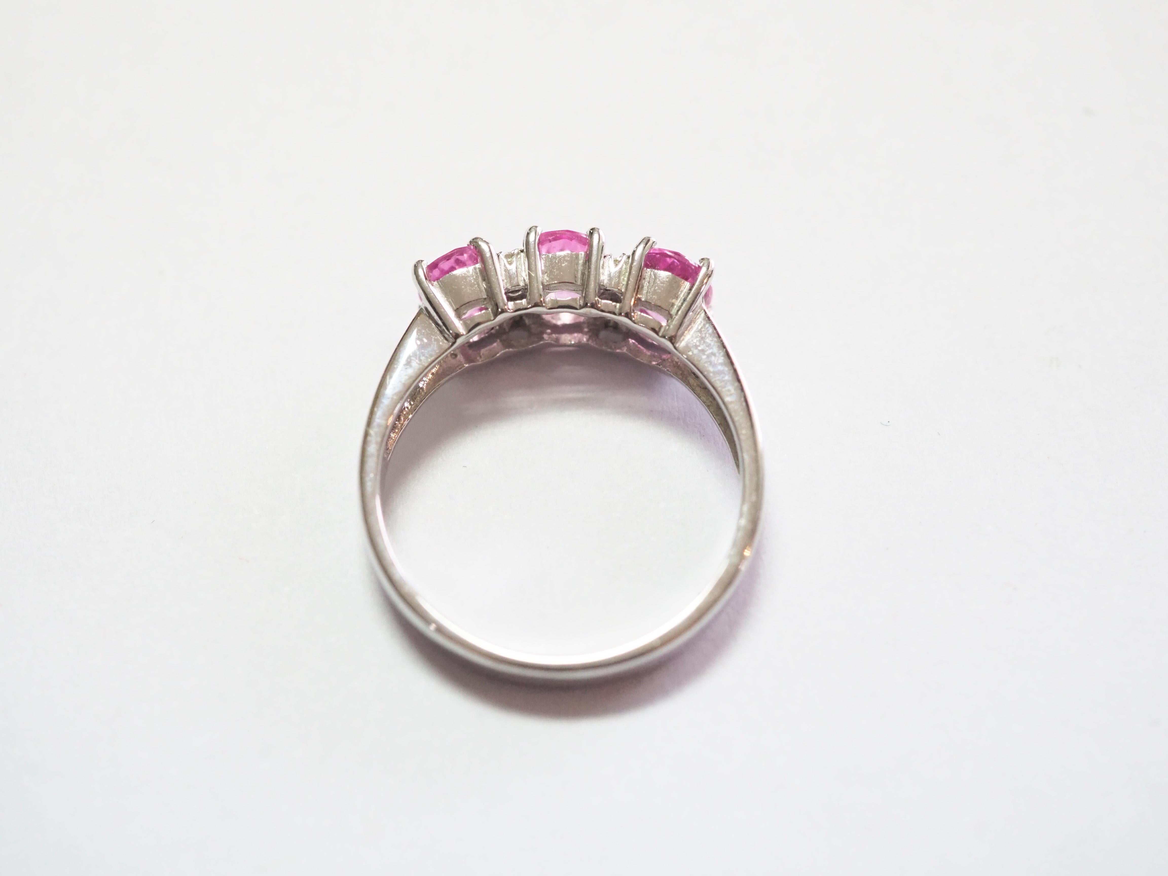 18K White Gold 1.74ct Pink Sapphire & 0.04ct Diamond Three Stone Ring In New Condition For Sale In เกาะสมุย, TH