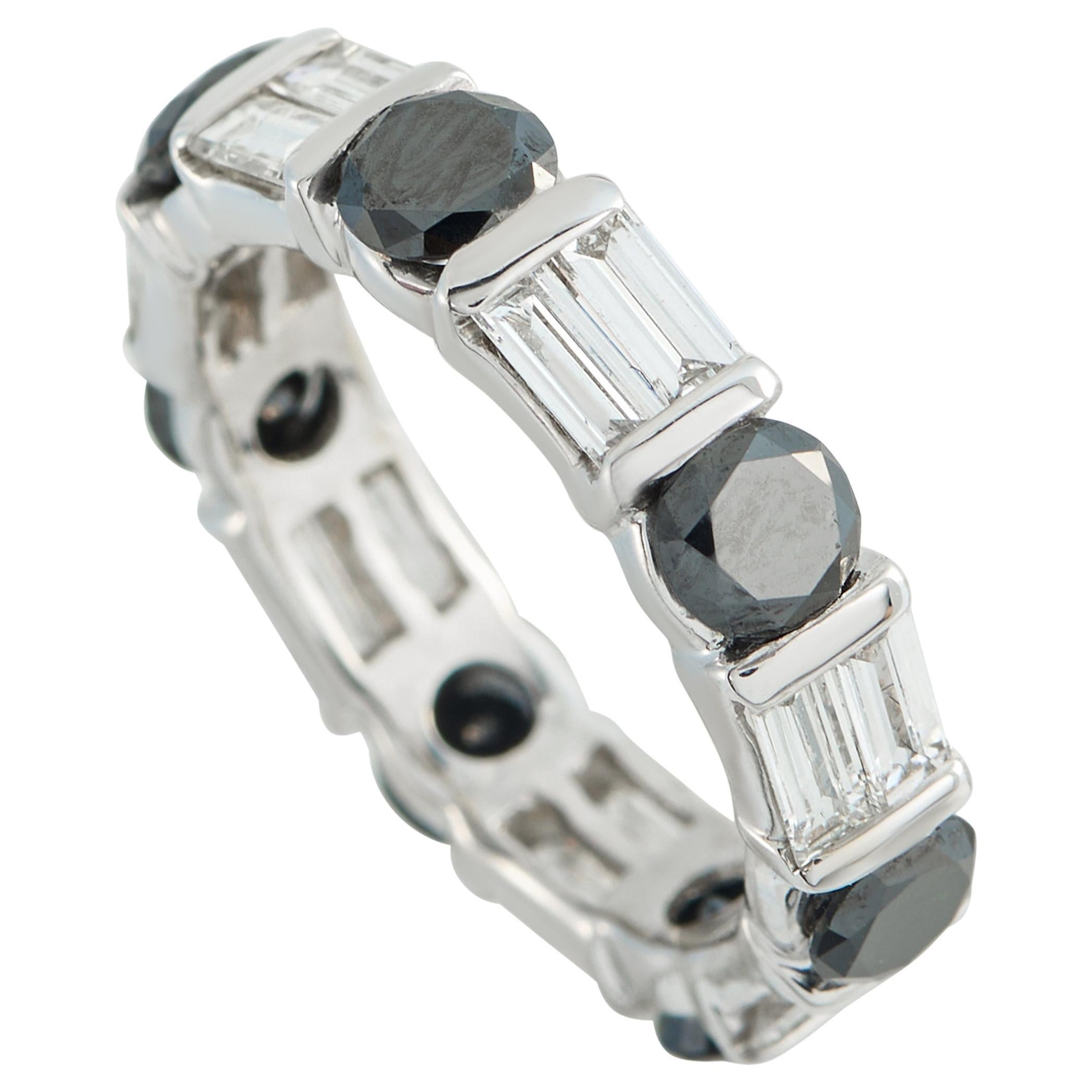 18K White Gold 1.75ct Diamond and 1.75ct Blue Diamond Ring For Sale