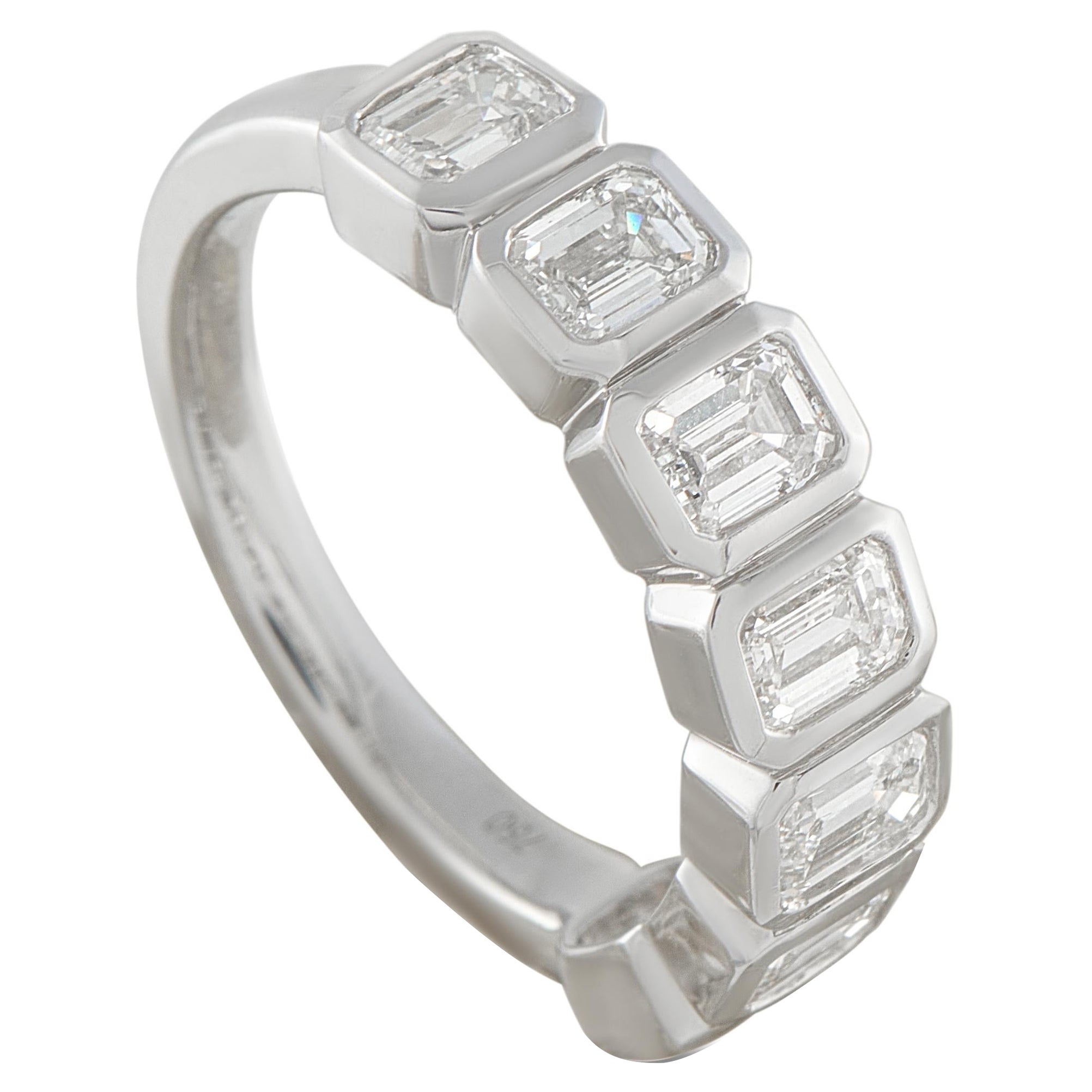 Bague 7 pierres en or blanc 18 carats 1,75 ct de diamant taille émeraude ALR-19581 en vente