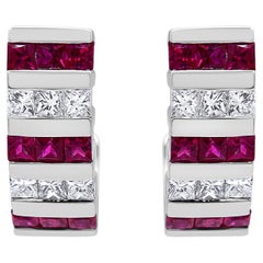 18 Karat Weißgold und 3/8 Karat Roter Rubin und Diamant Huggie Hoop Ohrringe
