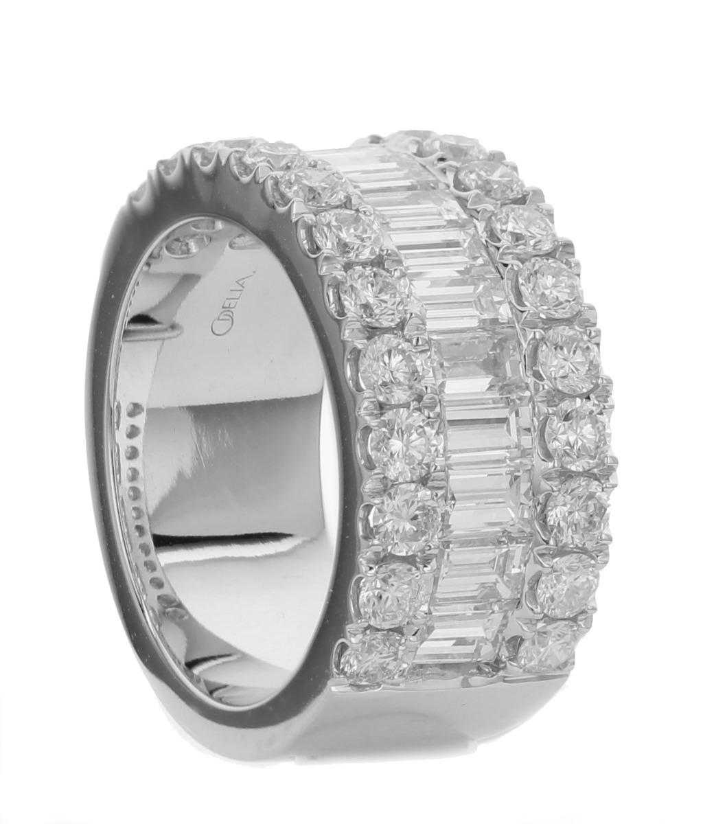 Modern 18 Karat White Gold 1.85 Carat Diamond Ring For Sale