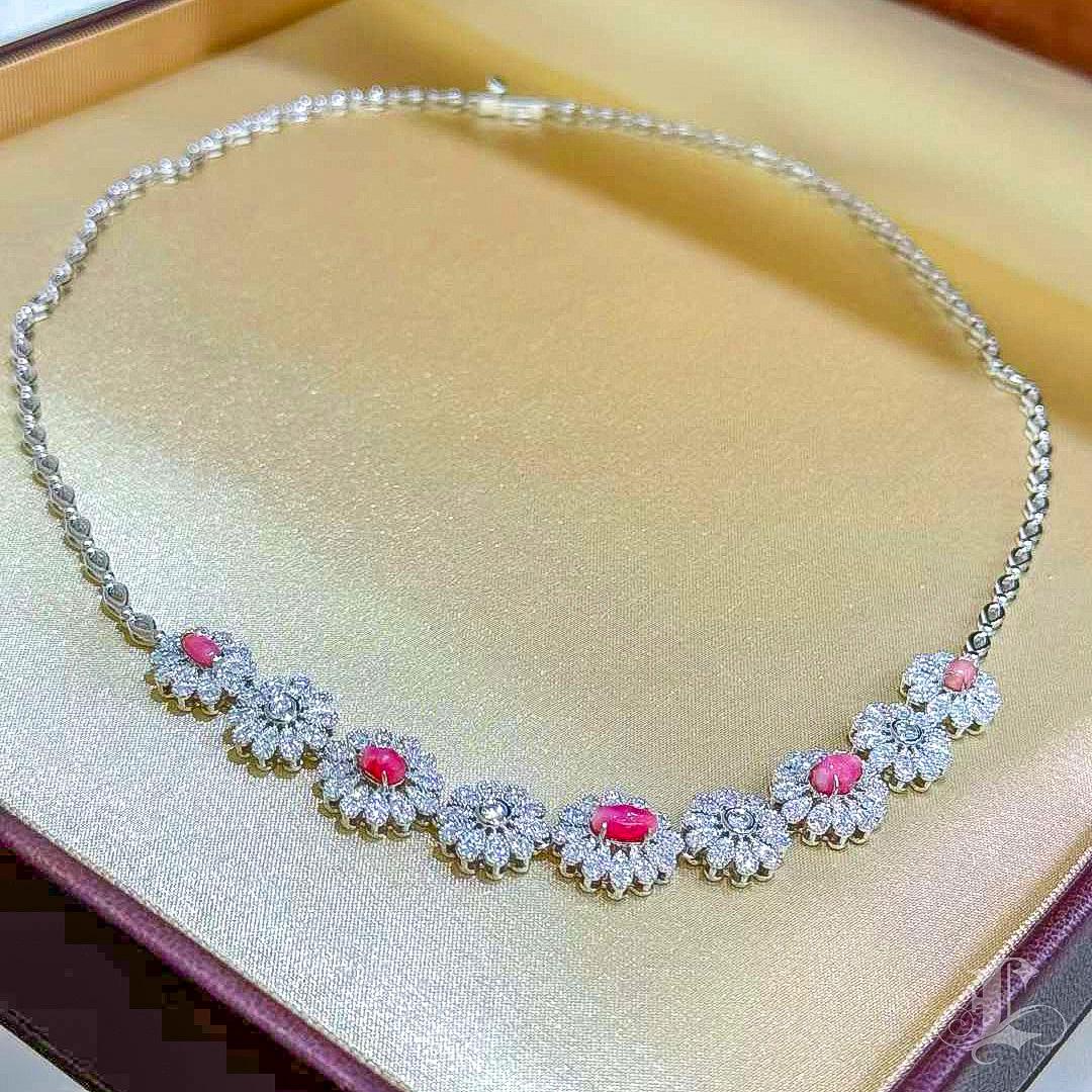 【Conchéa】Flora Royale Conch Pearl & Diamond Necklace — 2.0ct For Sale 4