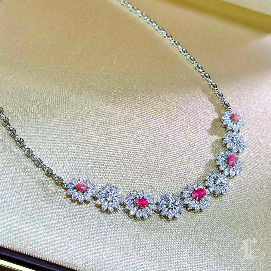 【Conchéa】Flora Royale Conch Pearl & Diamond Necklace — 2.0ct In New Condition For Sale In New York, NY
