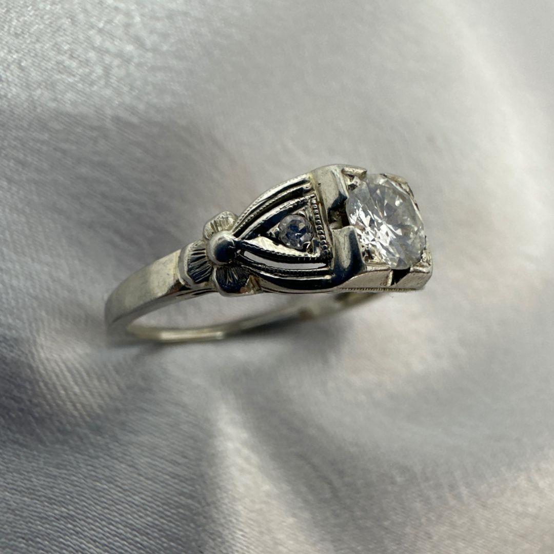 Or blanc 18K Bague victorienne du 19ème siècle à diamant cocktail taille brillant Taille 6 Unisexe en vente