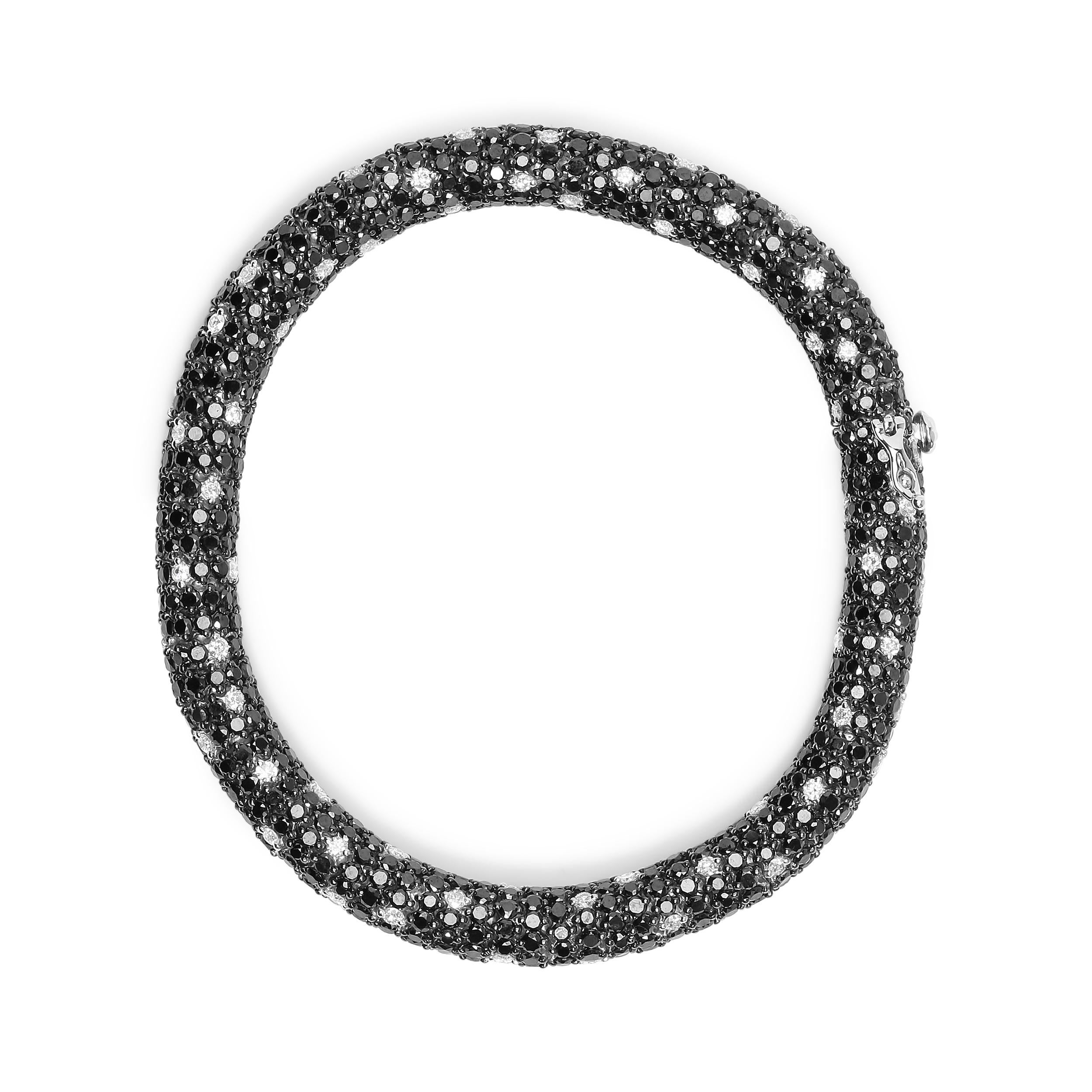 This luxury bracelet is breathtaking with over 840 total diamonds in a stunning array of colors to enrich your style and pair perfectly with any ensemble. Crafted of genuine 18k white gold, this link bracelet is covered in round heat-treated black