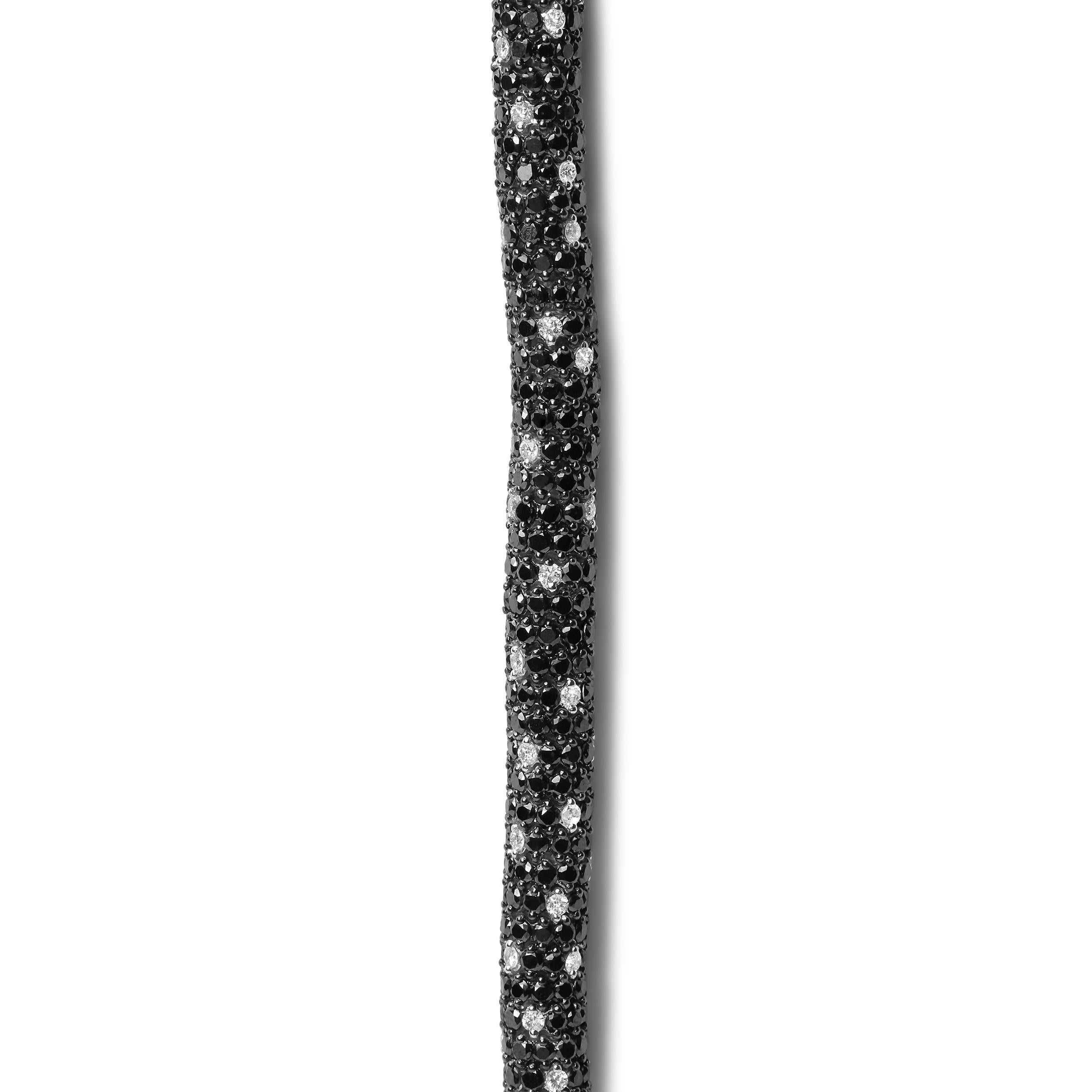 Round Cut 18K White Gold 20.0 Ct Black & White Diamond Eternity Snake Skin Tennis Bracelet For Sale
