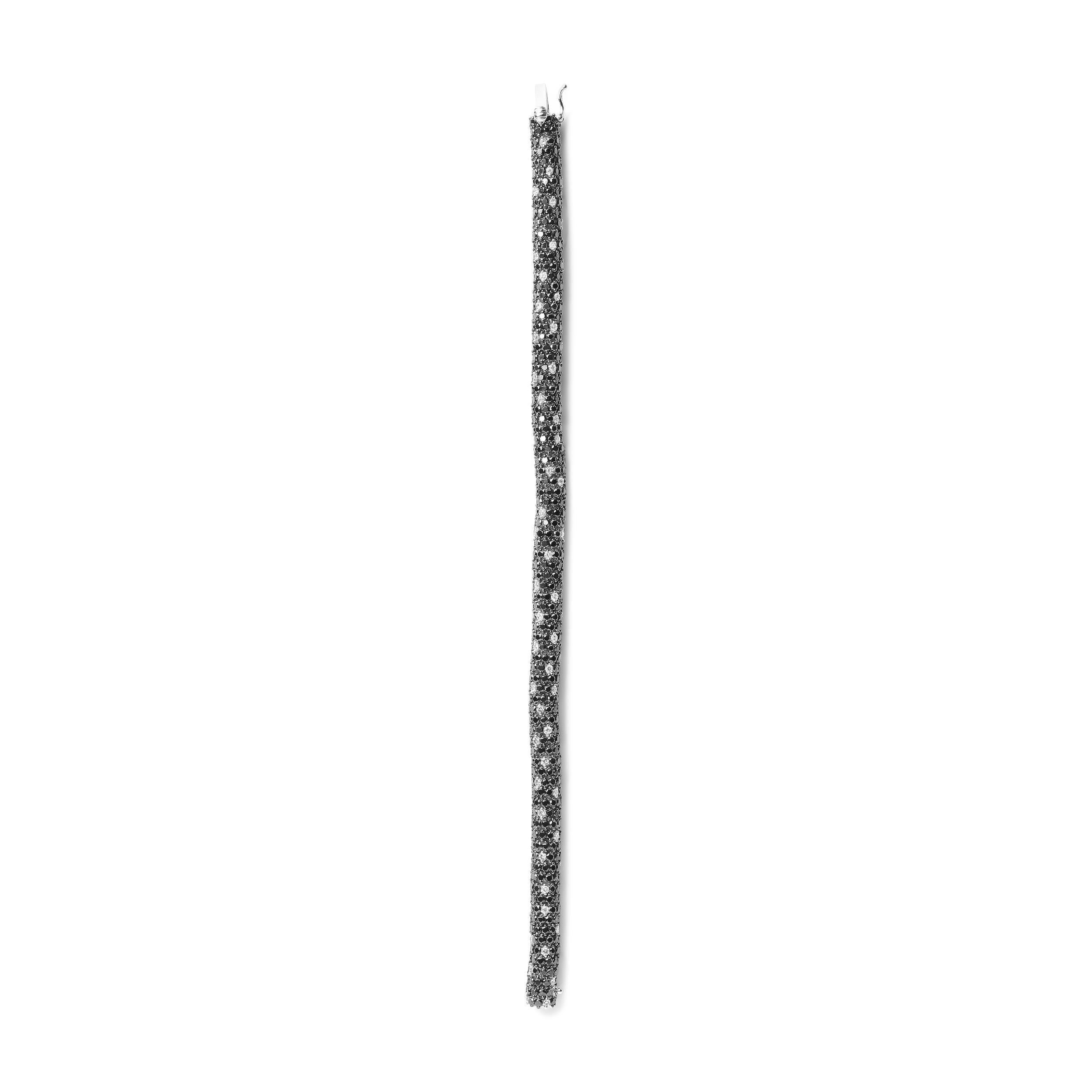 Contemporary 18K White Gold 20.0 Ct Black & White Diamond Eternity Snake Skin Tennis Bracelet For Sale